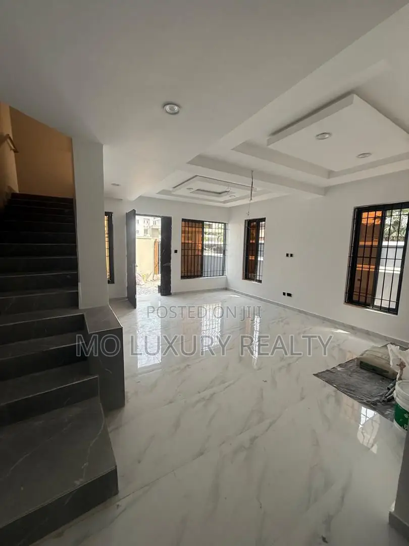 4bdrm Duplex in Lekki Phase 1 for rent