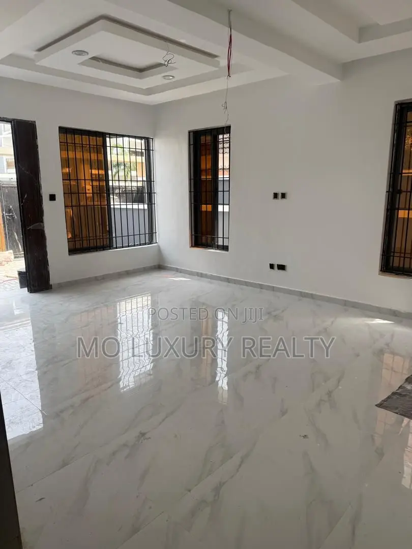 4bdrm Duplex in Lekki Phase 1 for rent