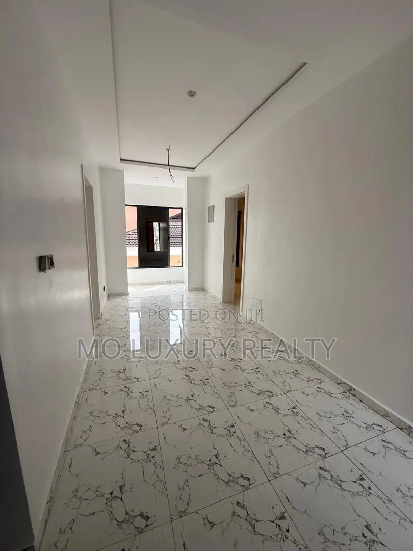 4bdrm Duplex in Lekki Phase 1 for rent