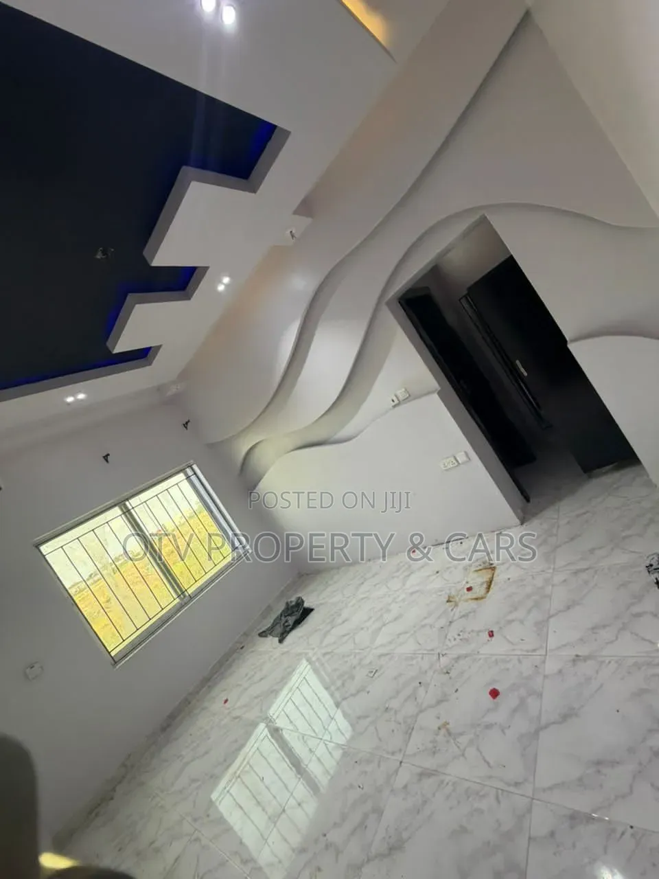 Mini Flat in Chevron for rent