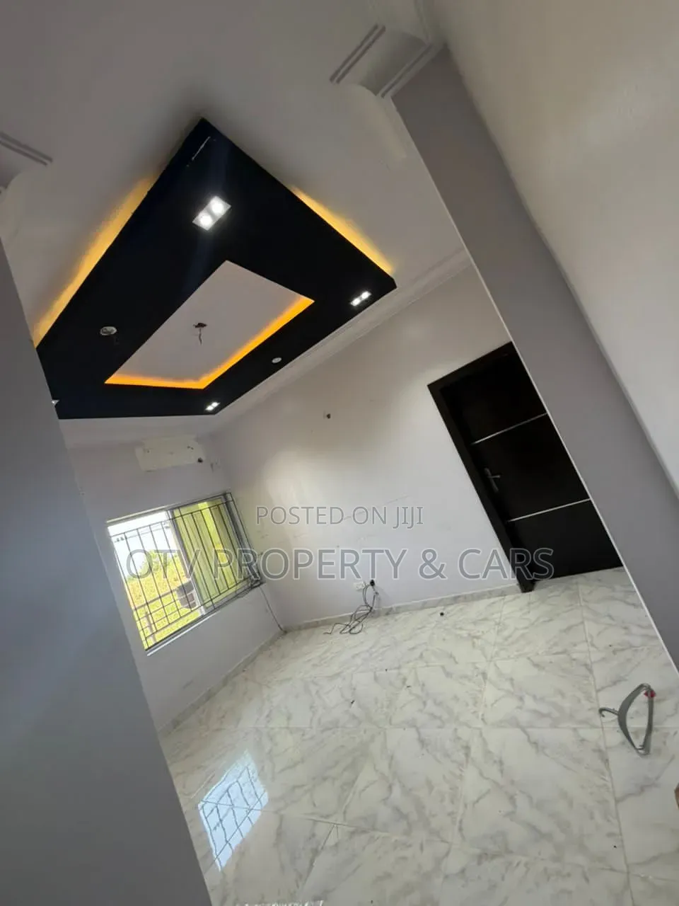Mini Flat in Chevron for rent