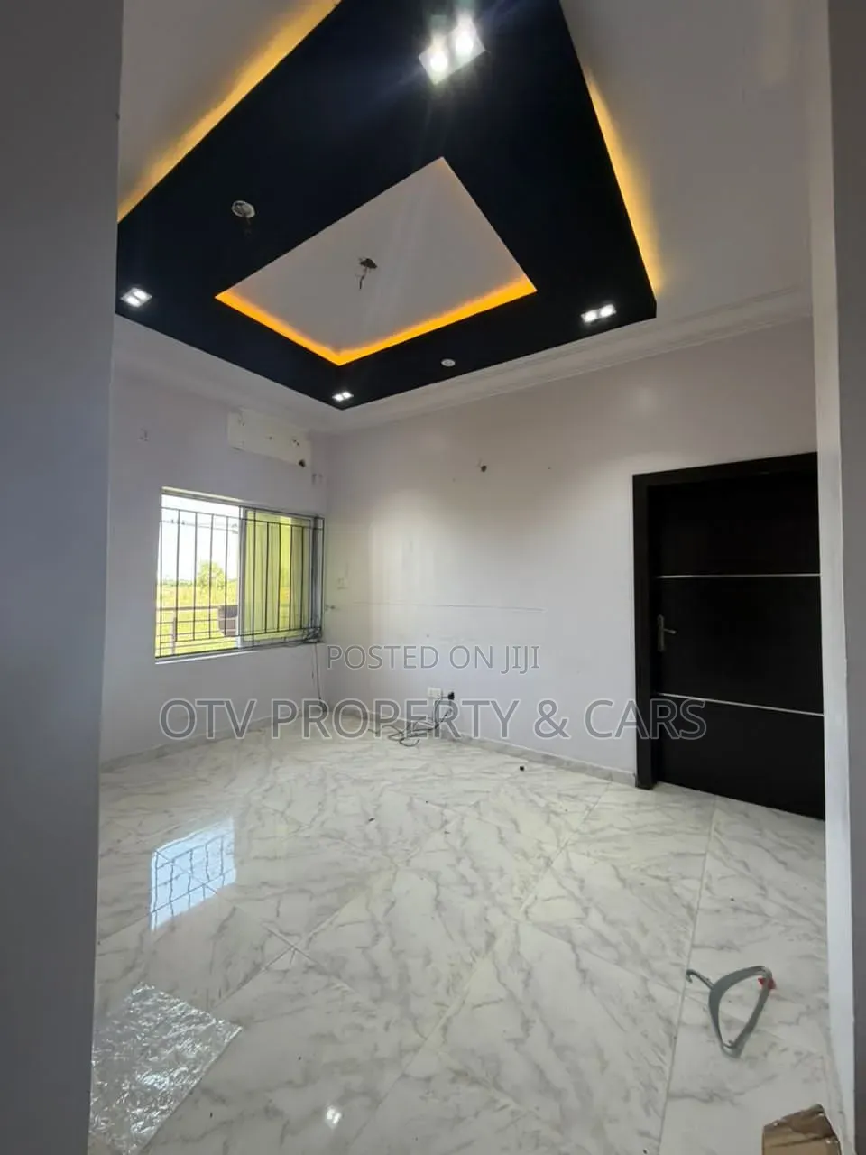 Mini Flat in Chevron for rent