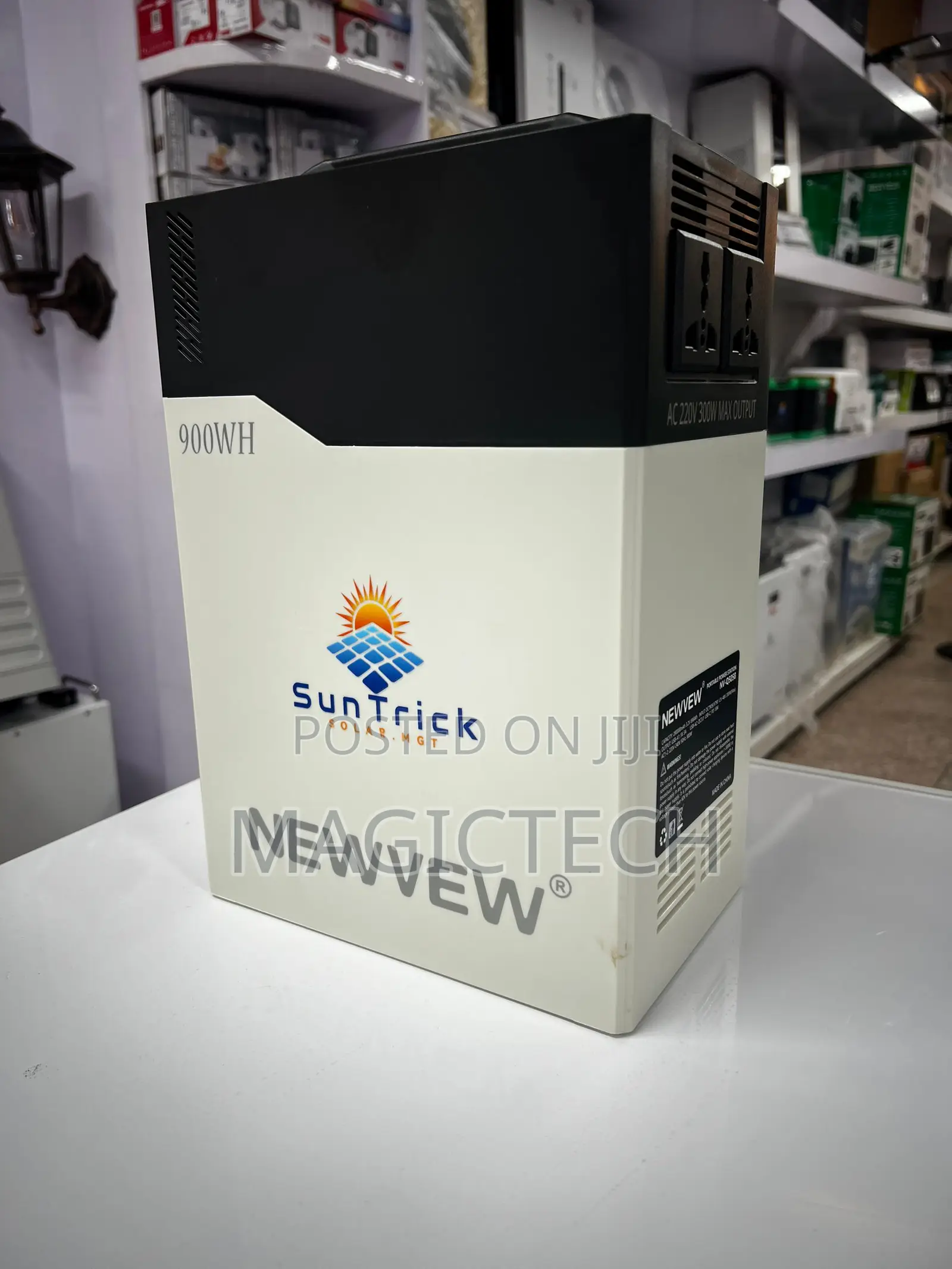 Suntrick Newvew 300w + 900wh Portable Solar Power Station