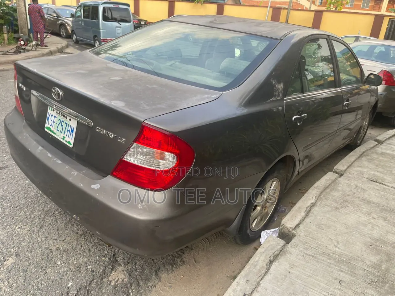 Toyota Camry LE V6 4dr Sedan (3.0L 6cyl 5A) 2004 Gray