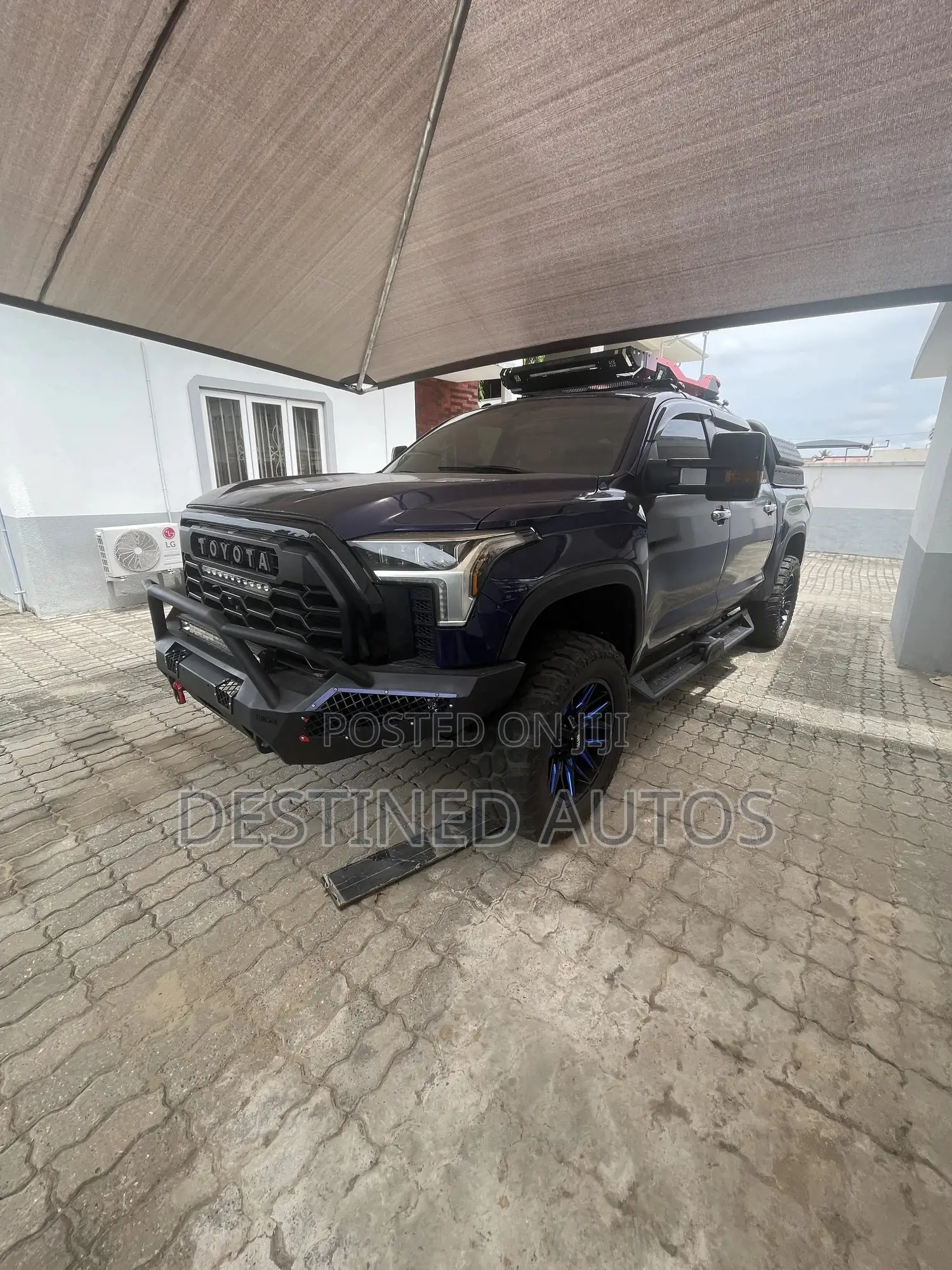 Toyota Tundra Limited 5.7L V8 4x4 Double Cab 6.6 ft. box 145.7 in. WB