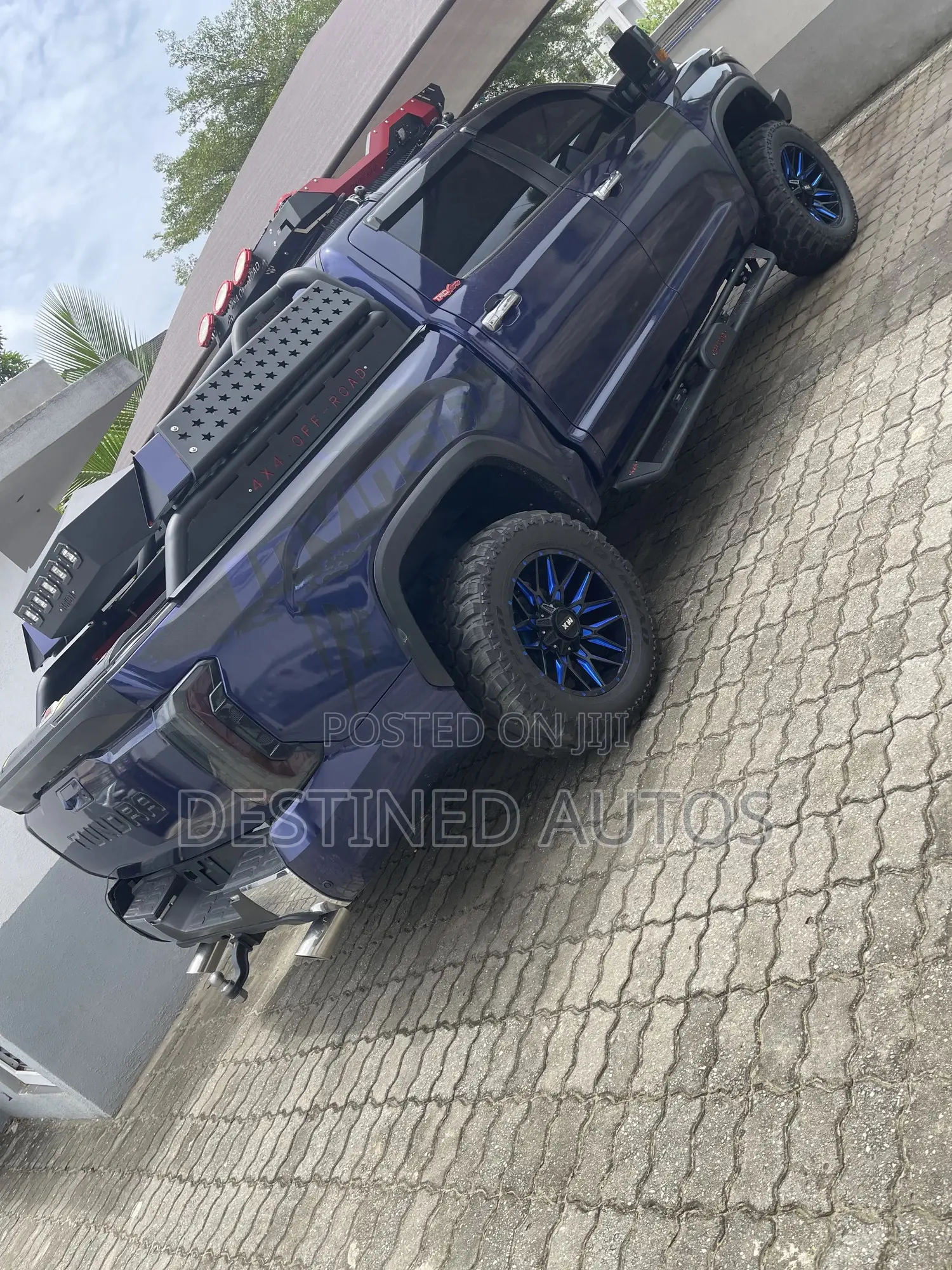 Toyota Tundra Limited 5.7L V8 4x4 Double Cab 6.6 ft. box 145.7 in. WB