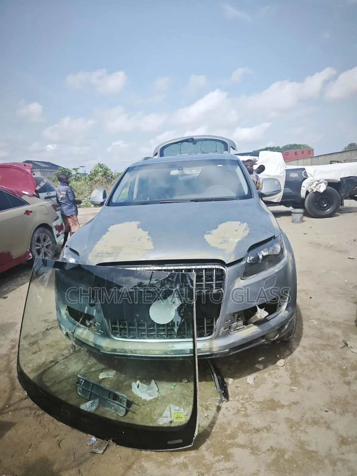 Audi Q7 2013 Windscreen Glass Available Installed at Chimatex