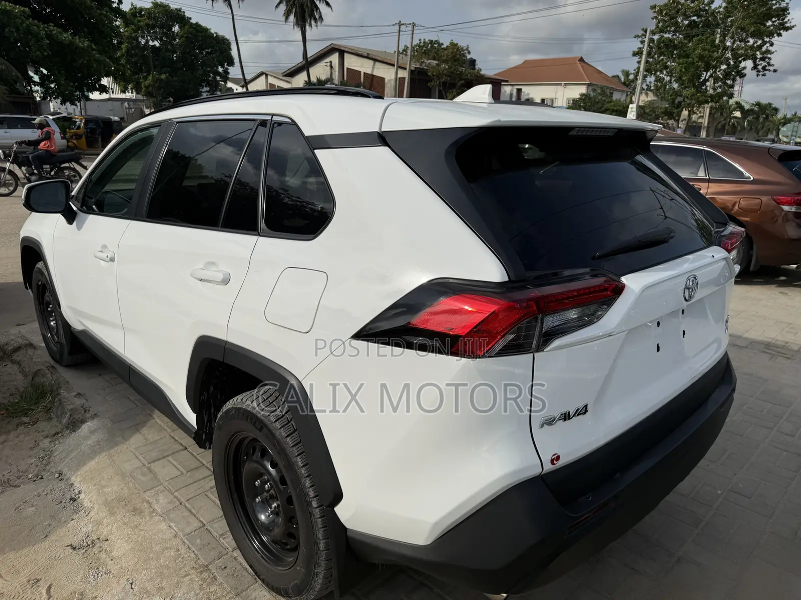 Toyota RAV4 2022 White