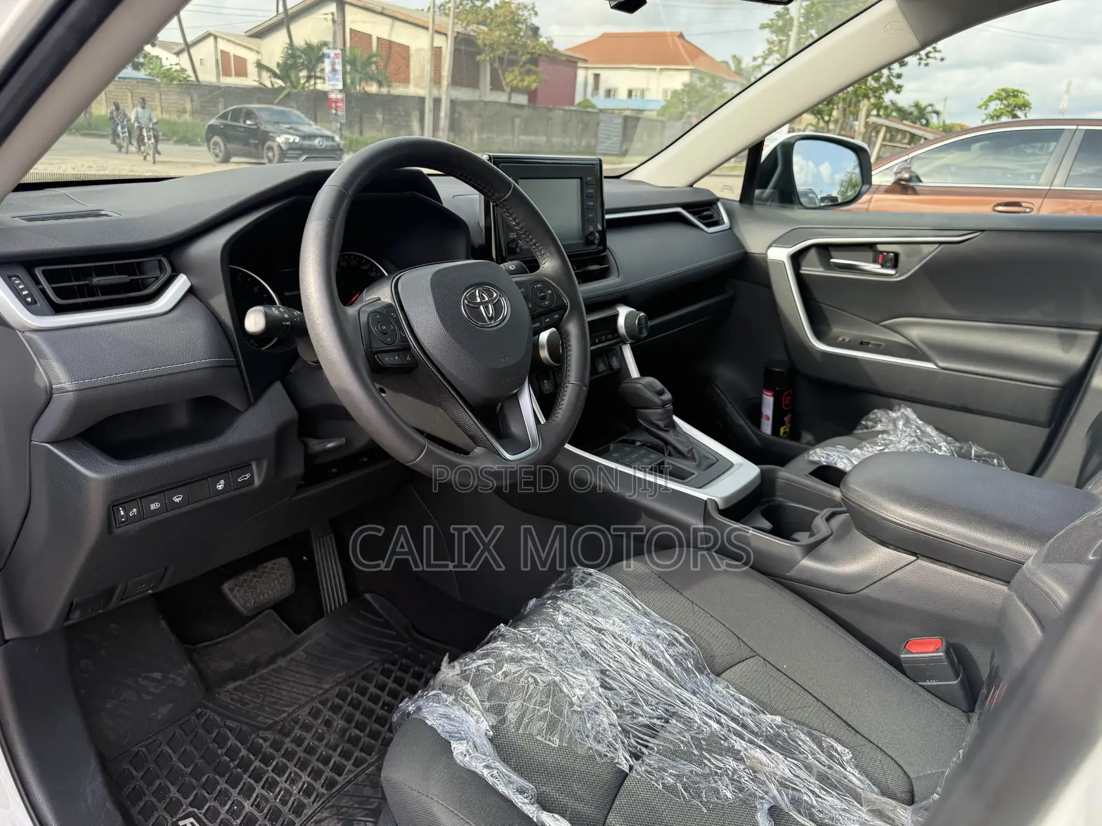 Toyota RAV4 2022 White