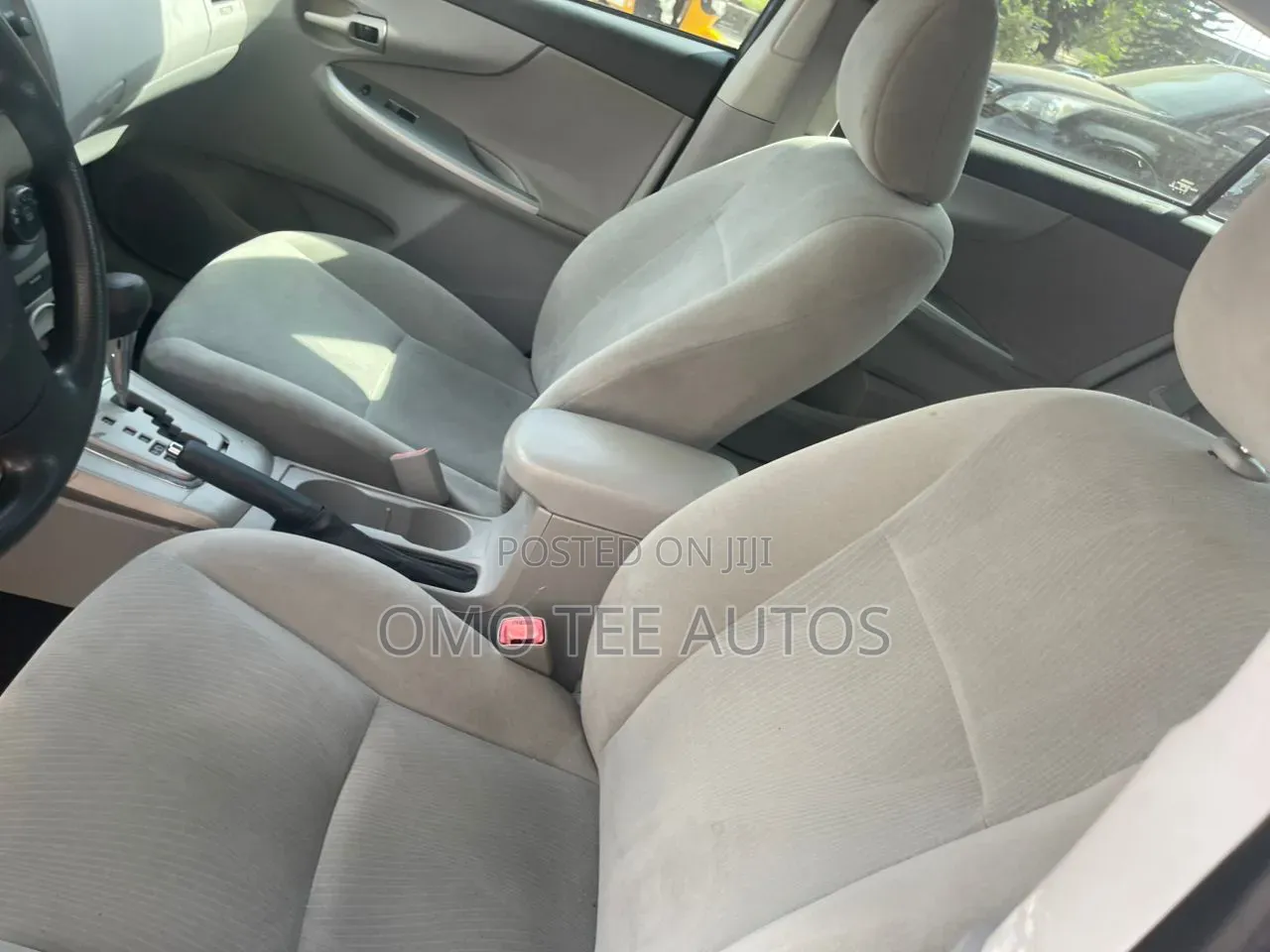 Toyota Corolla LE 4dr Sedan (1.8L 4cyl 4A) 2013 Gray