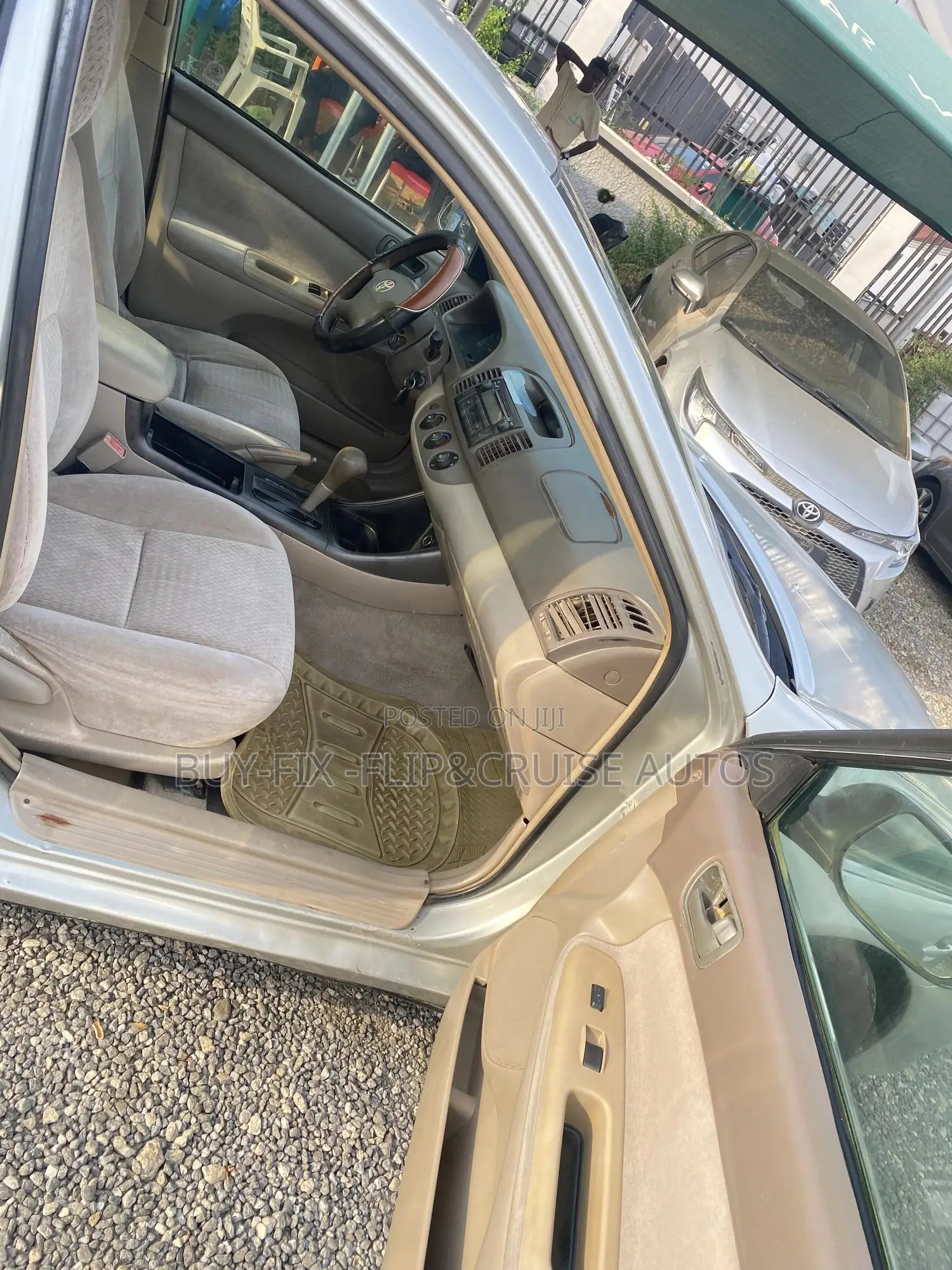 Toyota Camry LE 4dr Sedan (2.4L 4cyl 5A) 2005 Gray