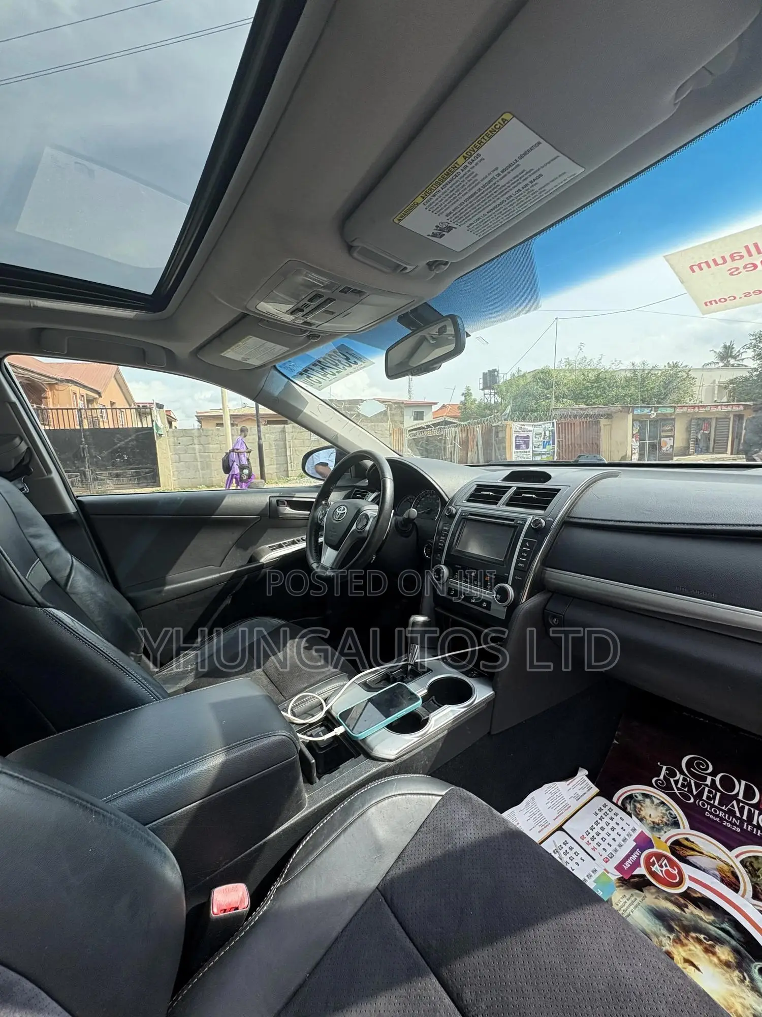 Toyota Camry SE V6 4dr Sedan (3.5L 6cyl 6A) 2013 White