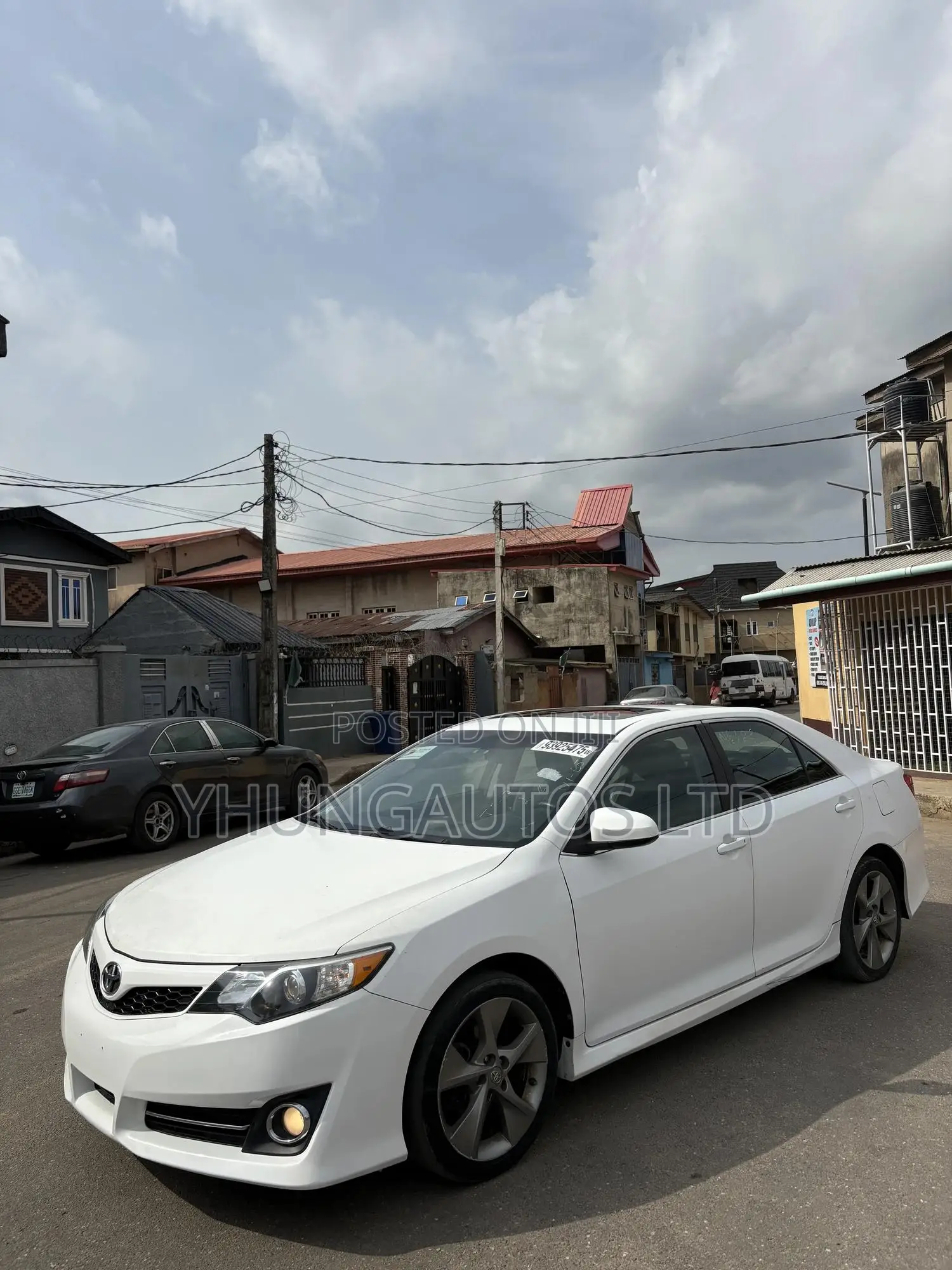 Toyota Camry SE V6 4dr Sedan (3.5L 6cyl 6A) 2013 White