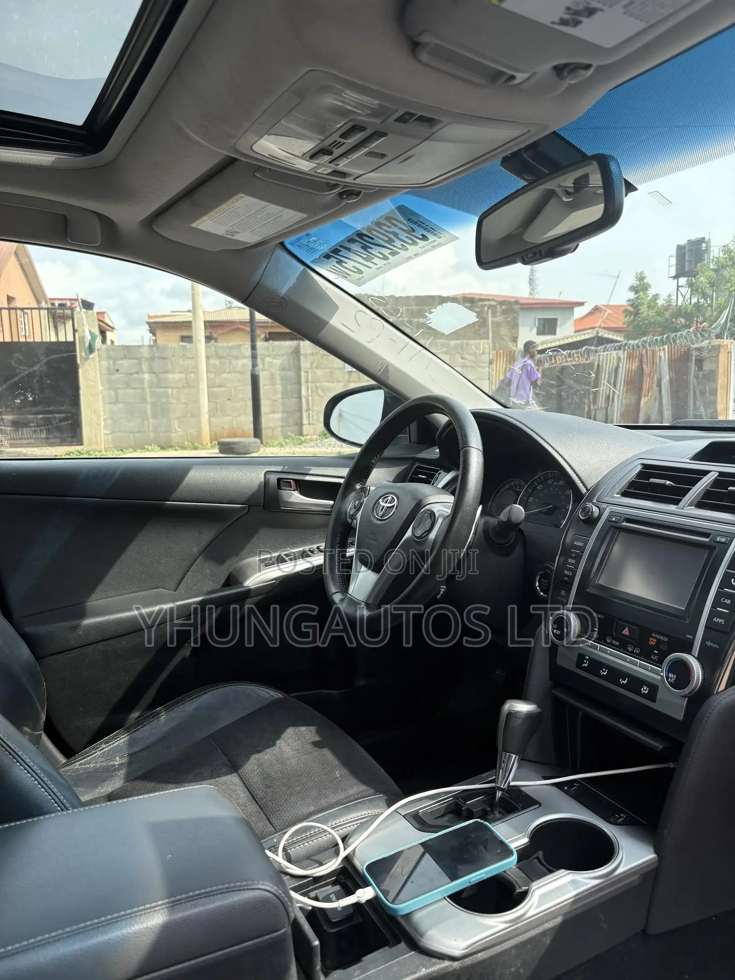 Toyota Camry SE V6 4dr Sedan (3.5L 6cyl 6A) 2013 White