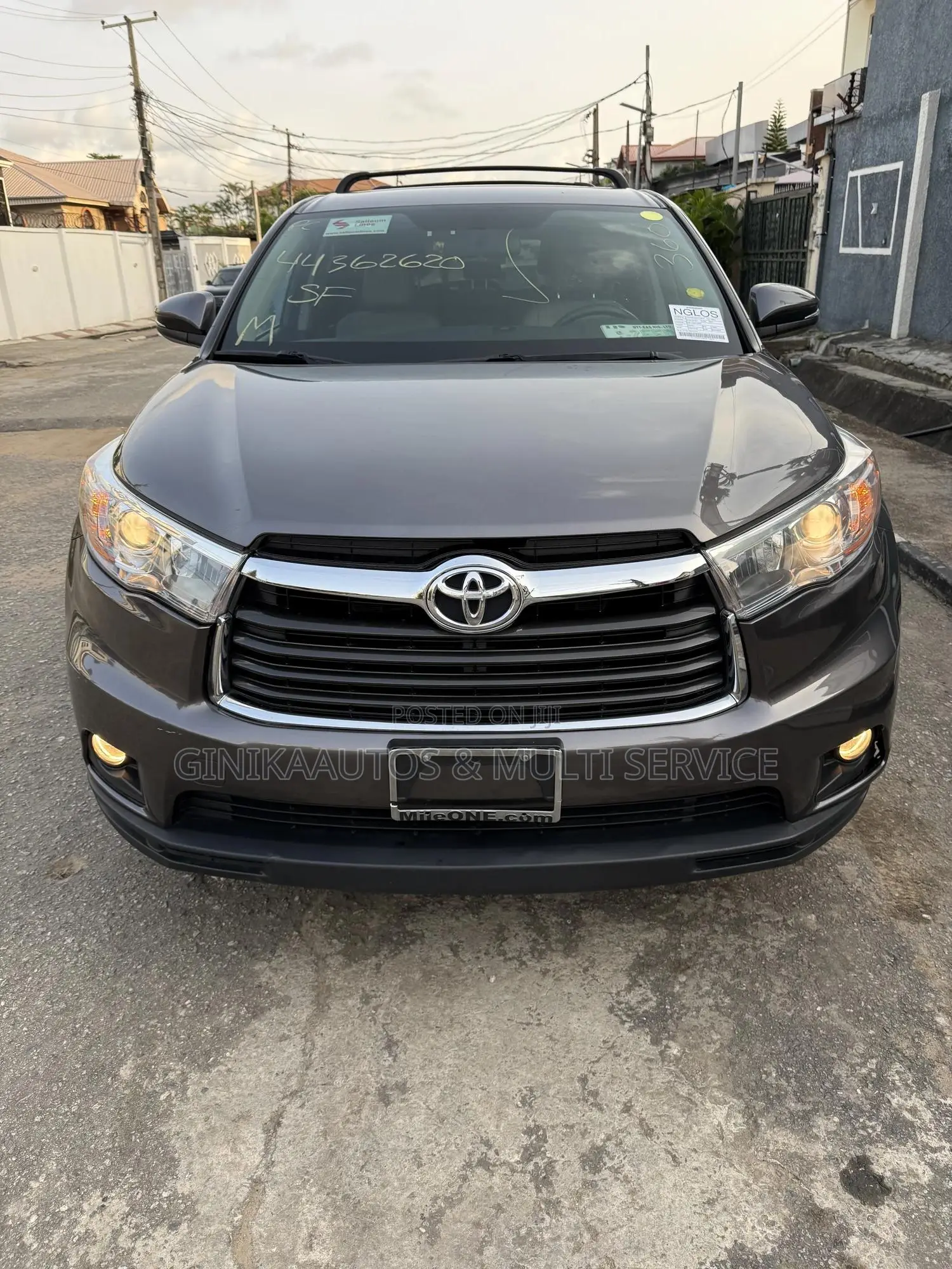 Toyota Highlander LE 4x4 V6 (3.5L 6cyl 8A) 2017 Gray