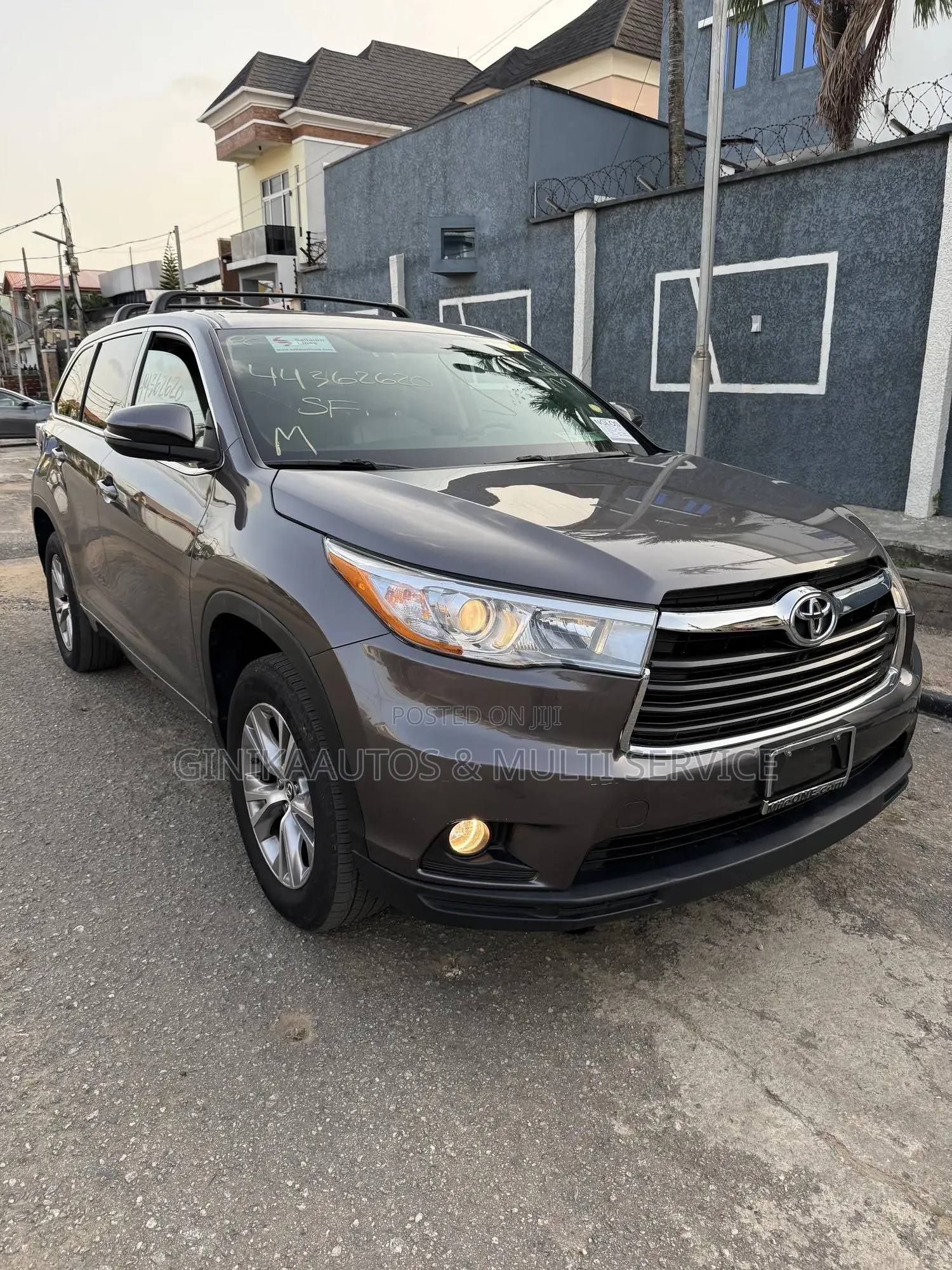 Toyota Highlander LE 4x4 V6 (3.5L 6cyl 8A) 2017 Gray