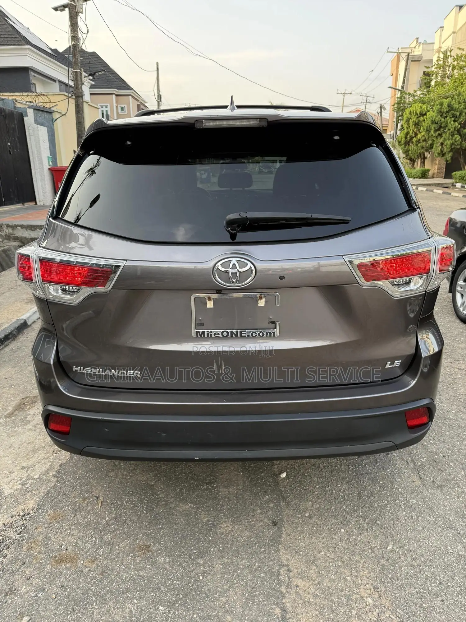 Toyota Highlander LE 4x4 V6 (3.5L 6cyl 8A) 2017 Gray