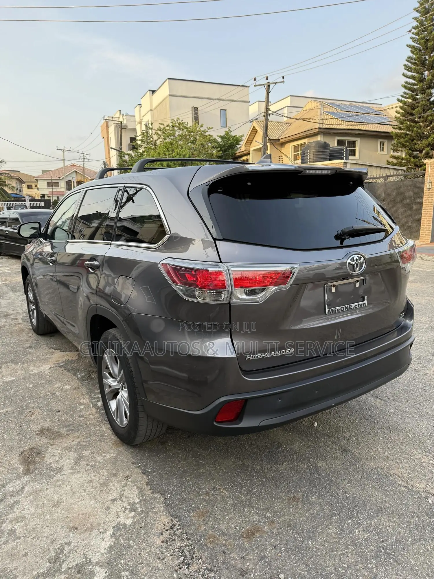Toyota Highlander LE 4x4 V6 (3.5L 6cyl 8A) 2017 Gray