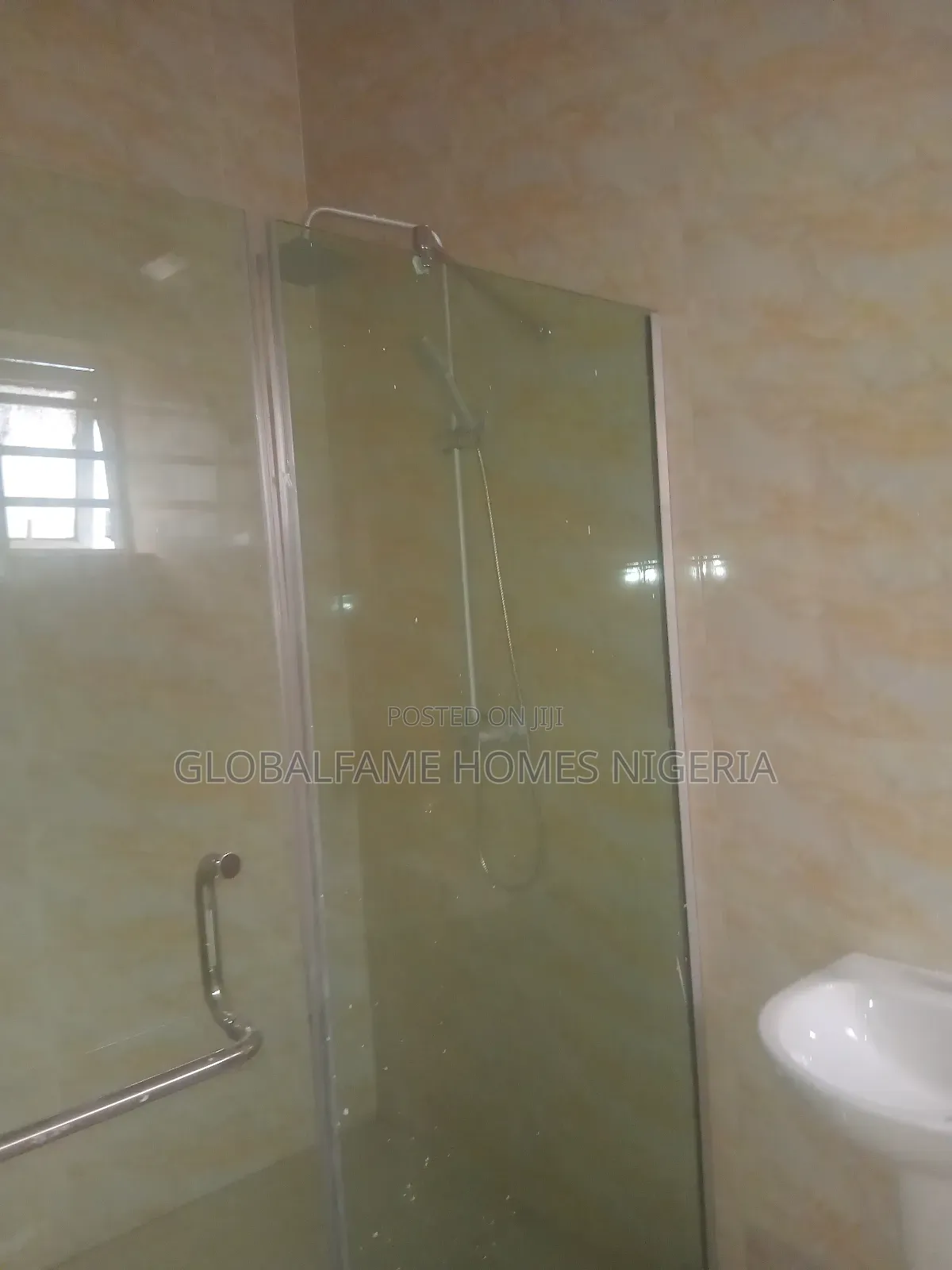 3bdrm Duplex in Mini Estate At for rent