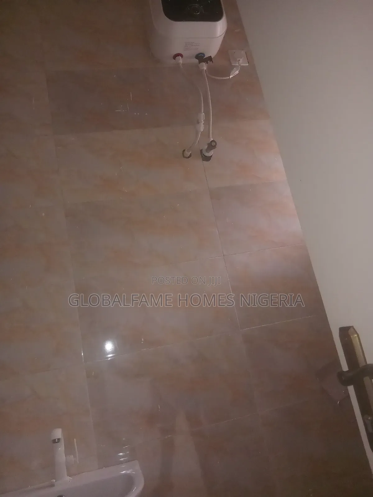 3bdrm Duplex in Mini Estate At for rent