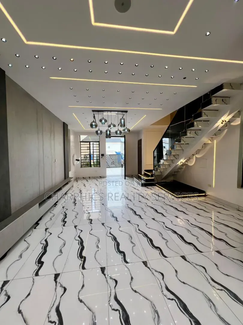 5bdrm Duplex in Ikota for sale