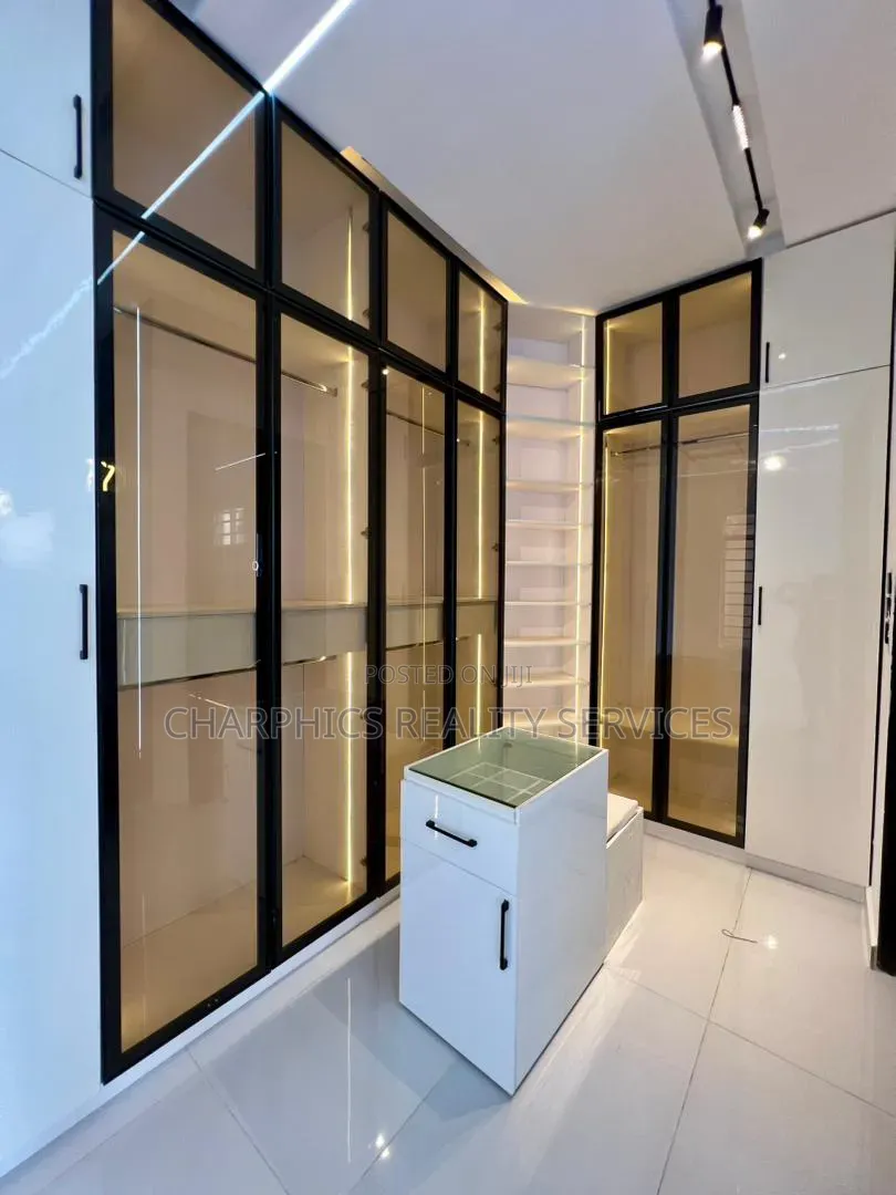 5bdrm Duplex in Ologolo for sale