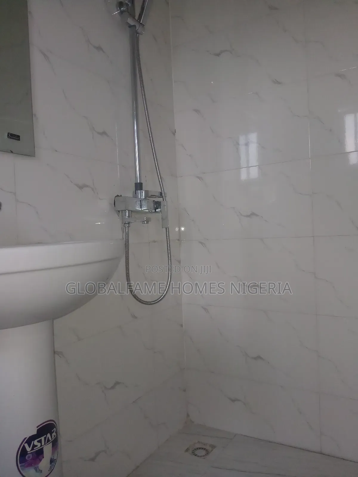 2bdrm Block of Flats in Lakowe Ibeju Lekki for rent