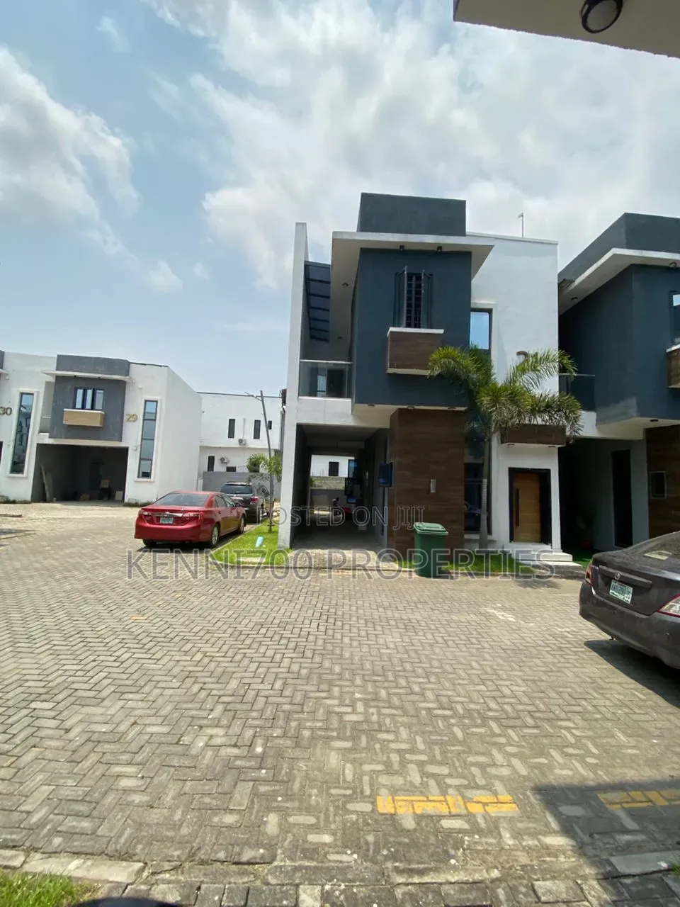 Furnished 4bdrm Duplex in Palm City Estate, for sale