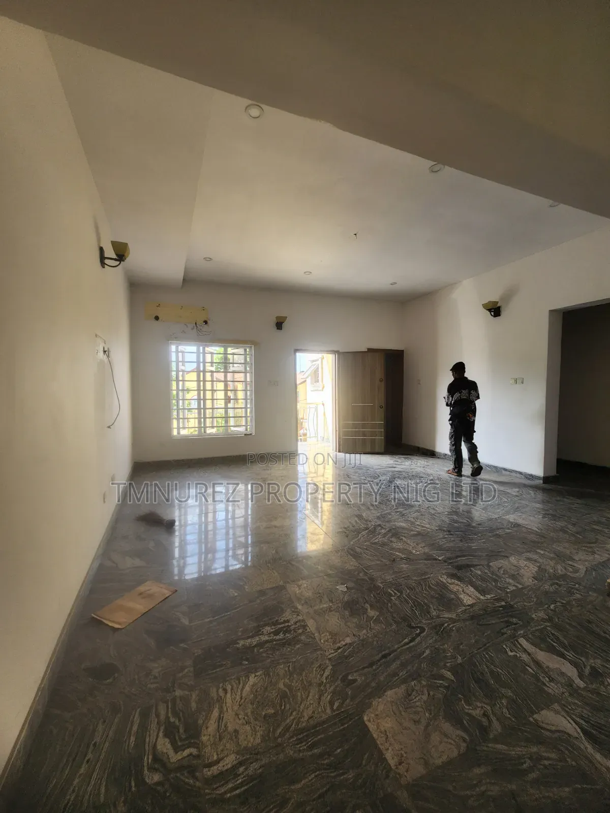 2bdrm Apartment in Lekki Phase 1 for rent