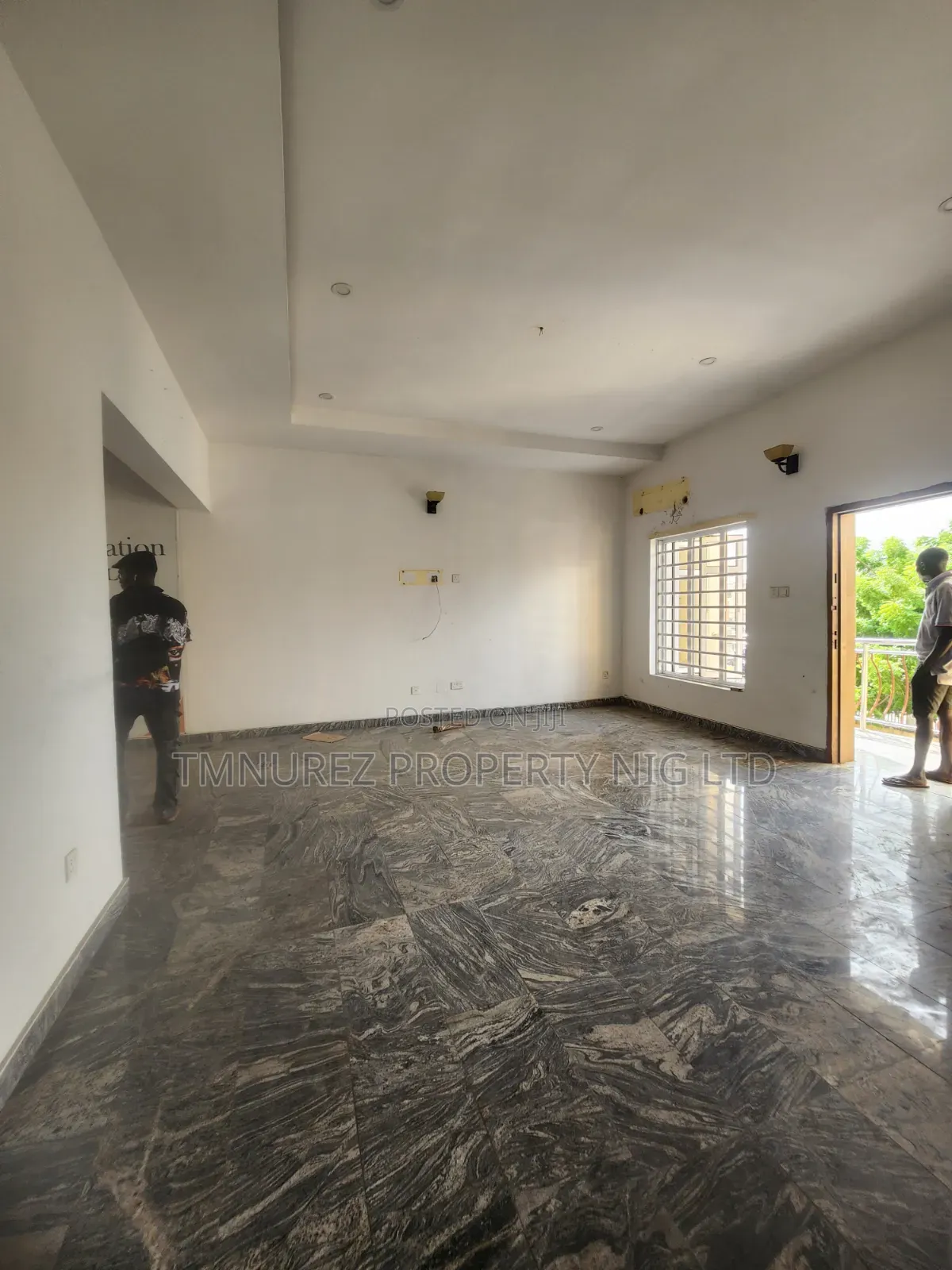 2bdrm Apartment in Lekki Phase 1 for rent