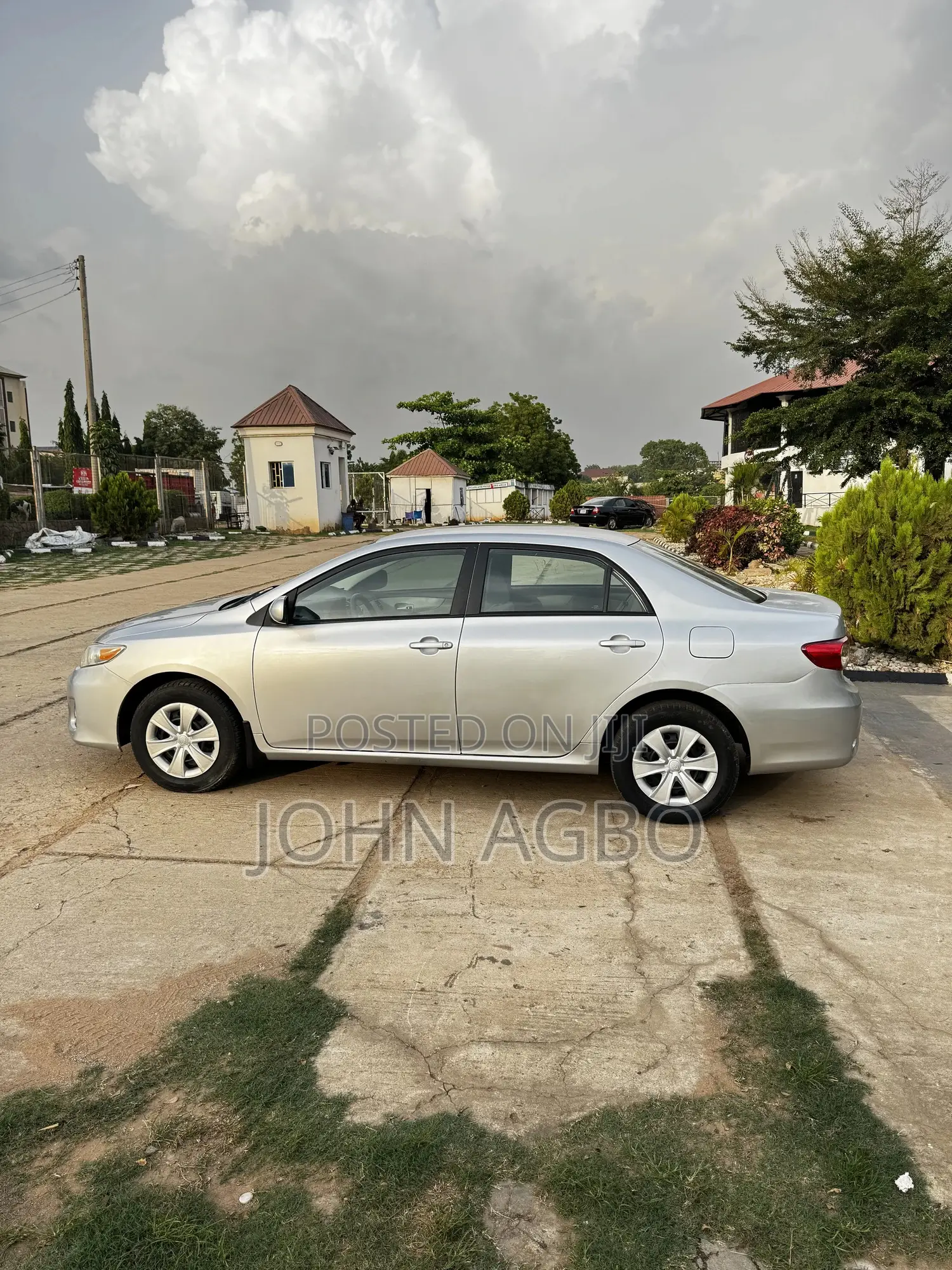 Toyota Corolla LE 4dr Sedan (1.8L 4cyl 4A) 2011 Silver