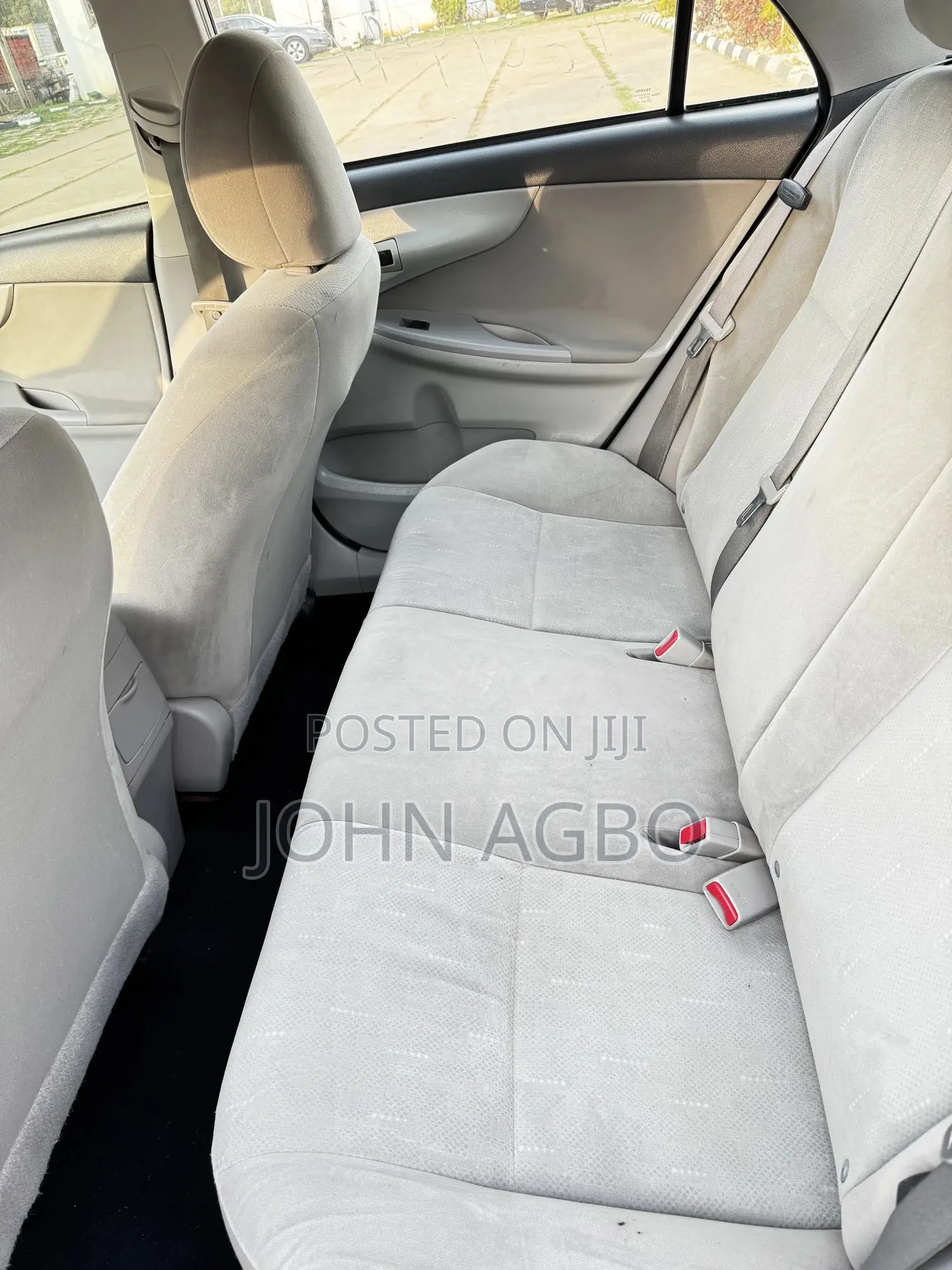 Toyota Corolla LE 4dr Sedan (1.8L 4cyl 4A) 2011 Silver