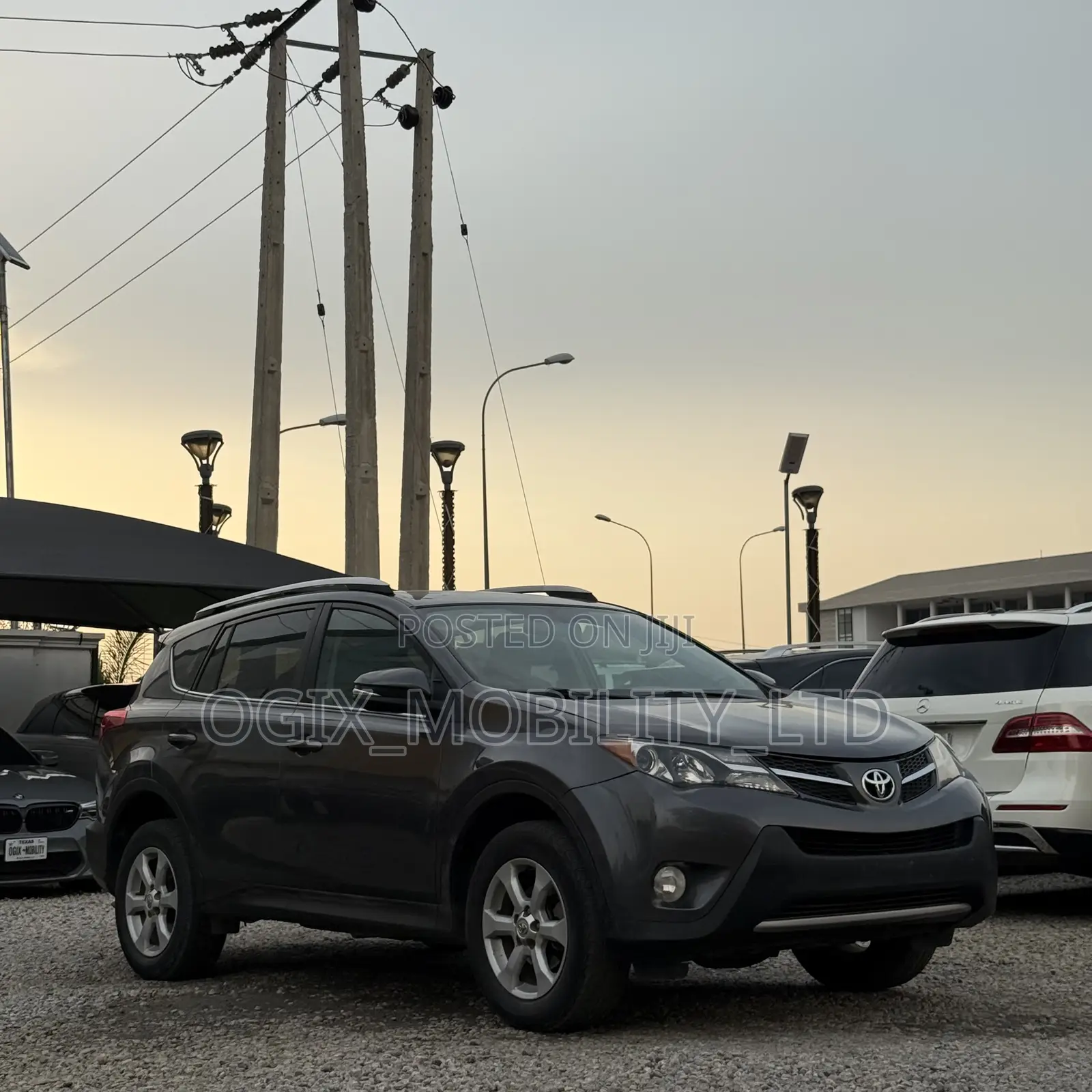 Toyota RAV4 XLE 4dr SUV (2.5L 4cyl 6A) 2014 Gray
