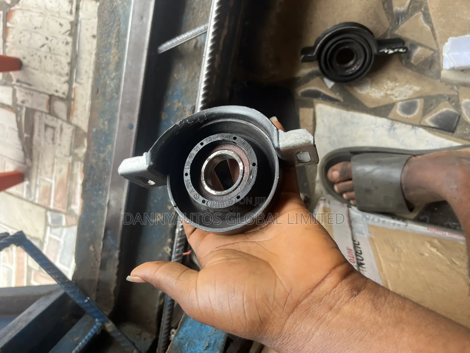 Propeller Hanger for C300, W205