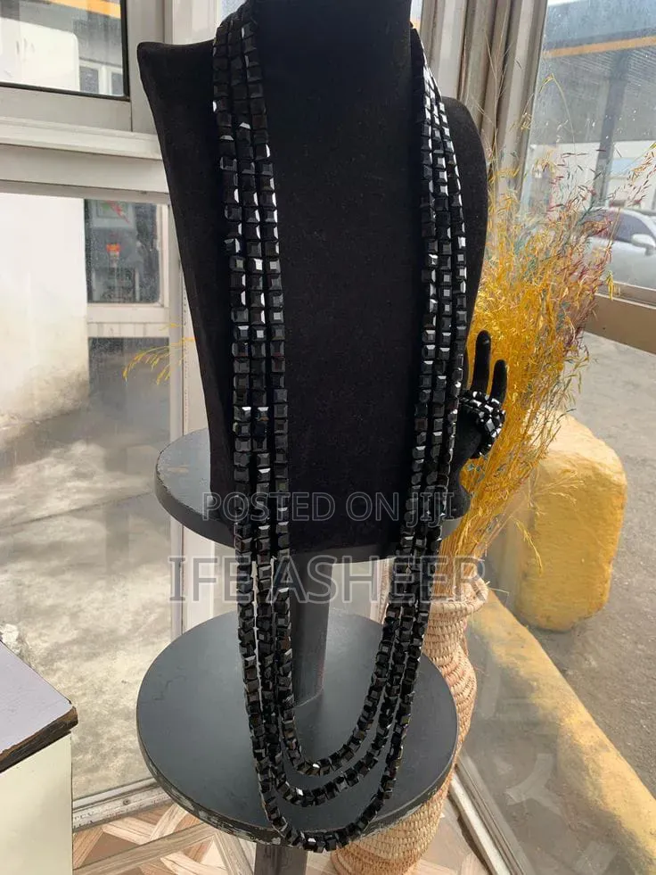 Men's Elegant 3 Neck Layers Block Bead With 4 Bracelets - Black