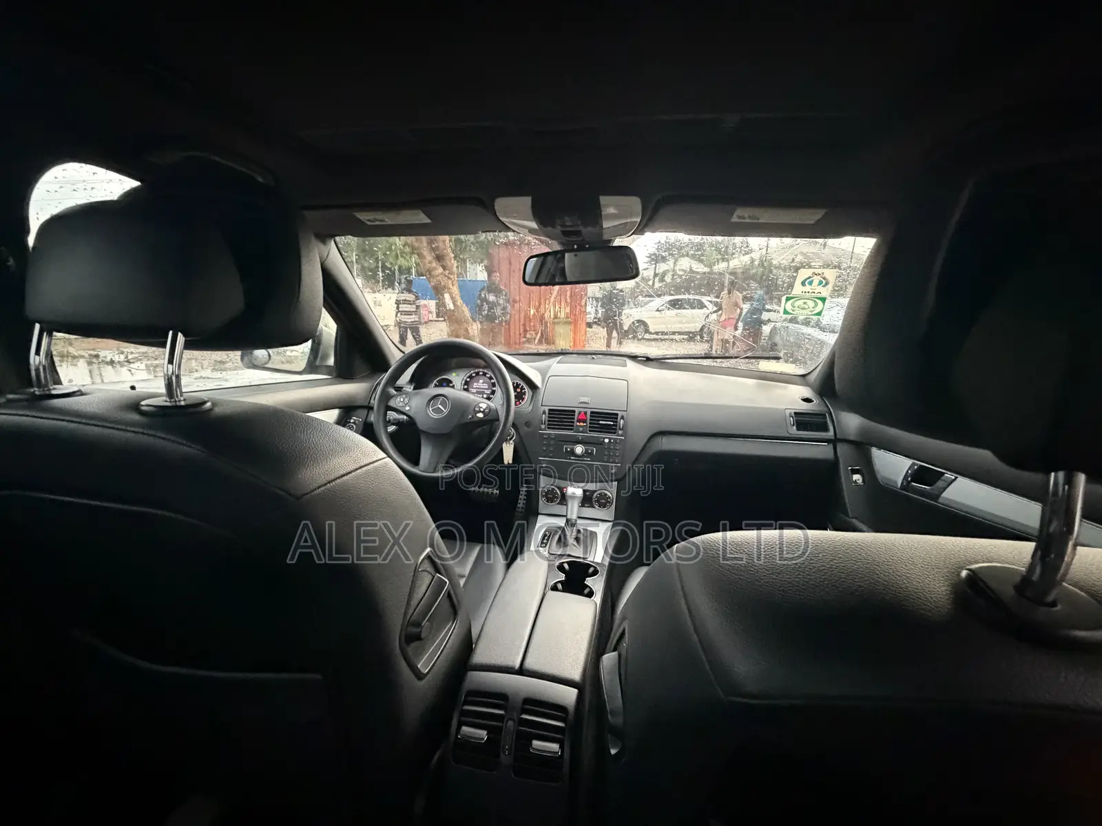 Mercedes-Benz C300 2009 Gold