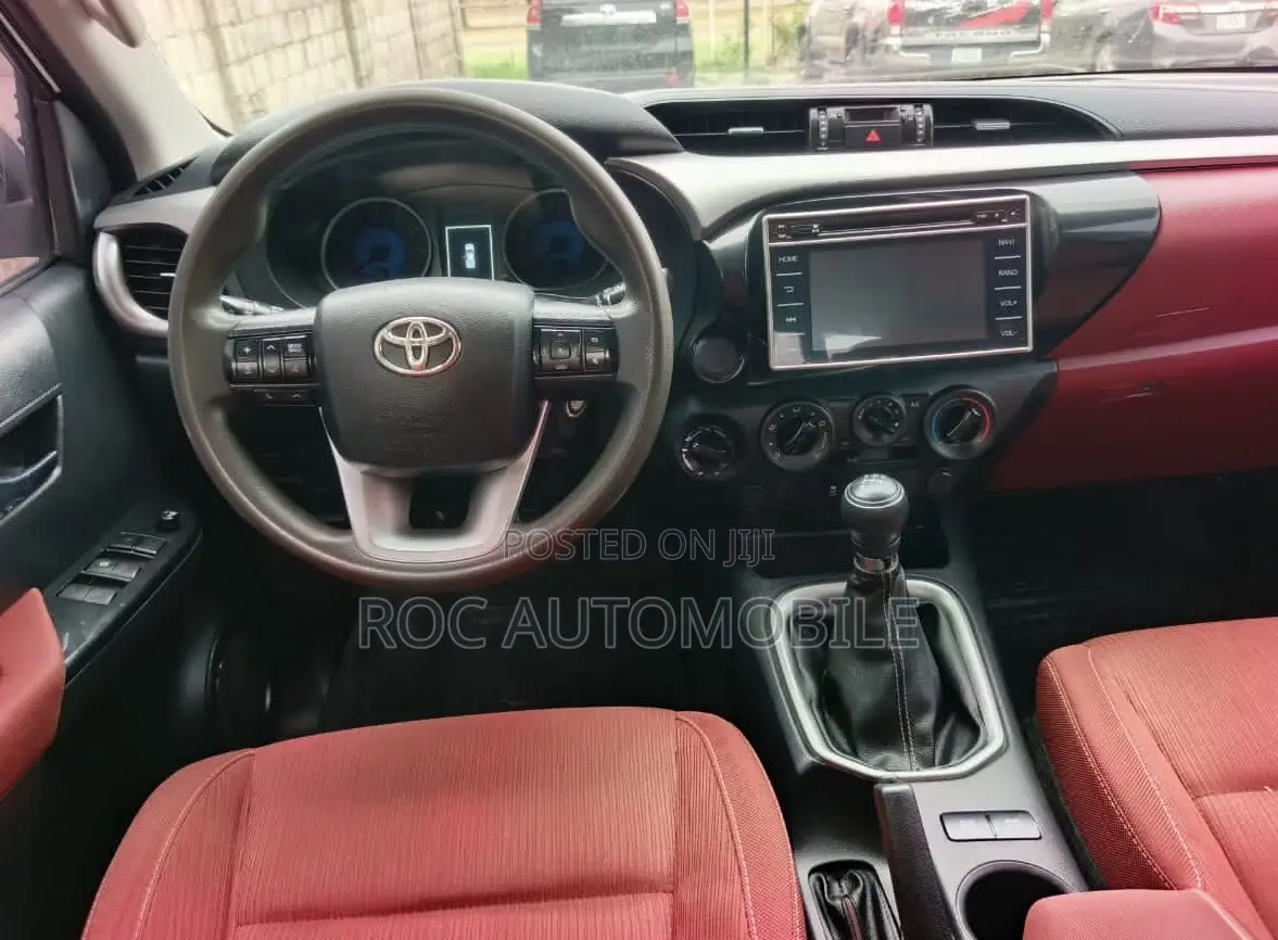 Toyota Hilux 2019 White