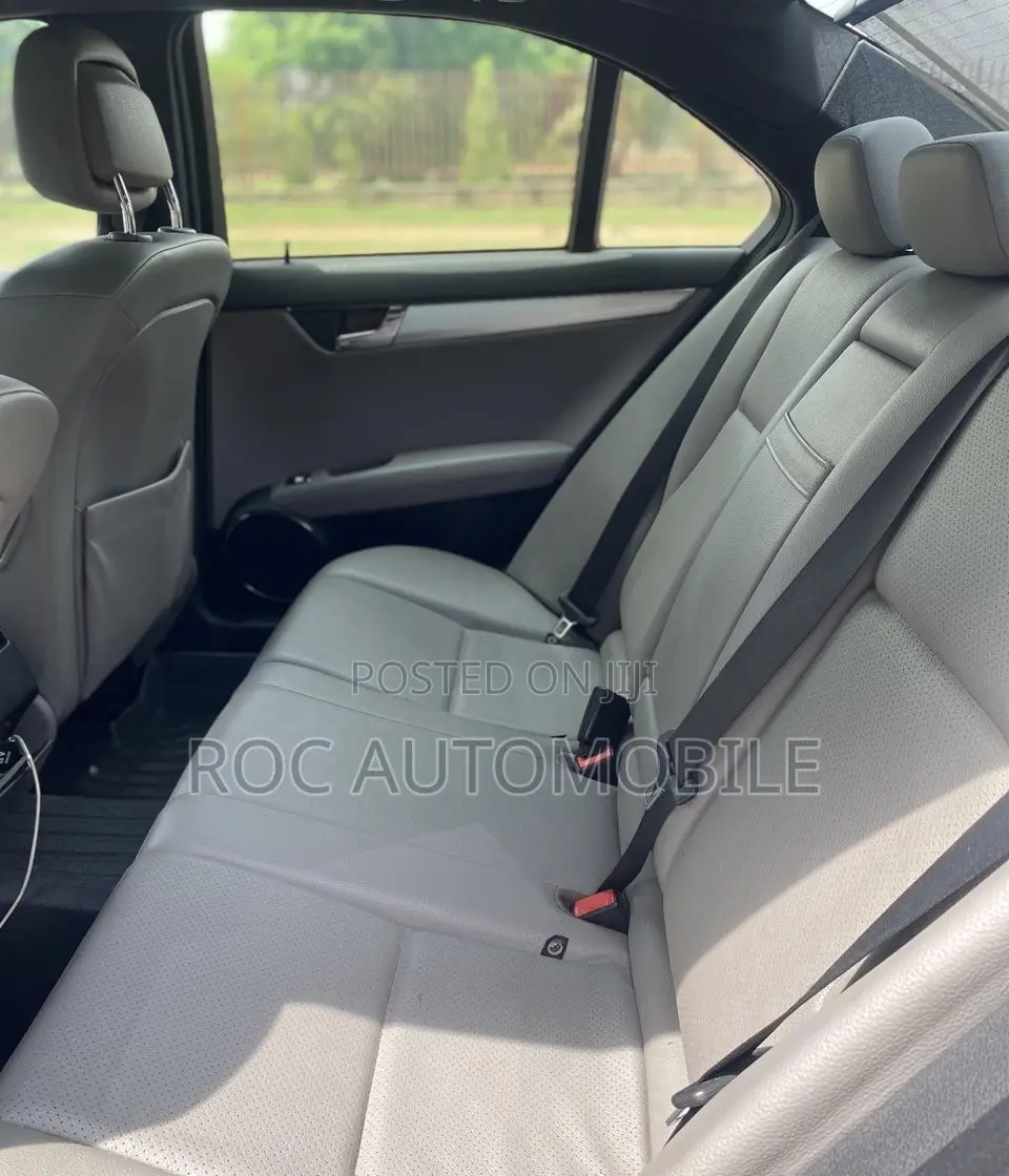 Mercedes-Benz C300 2010 Black