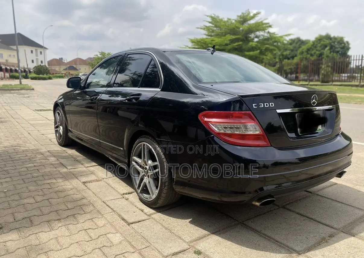 Mercedes-Benz C300 2010 Black