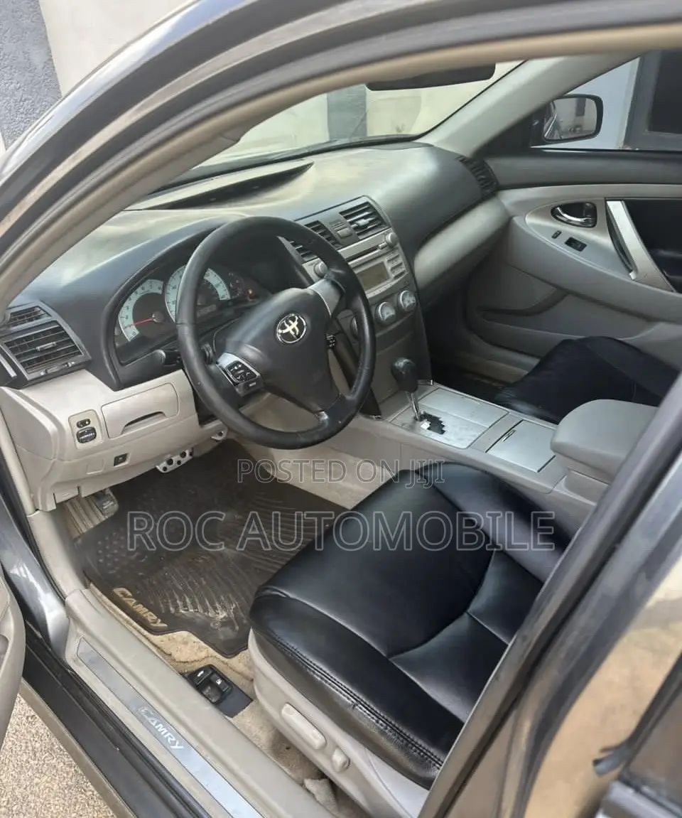 Toyota Camry 2010 Gray