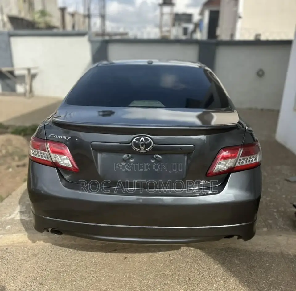 Toyota Camry 2010 Gray
