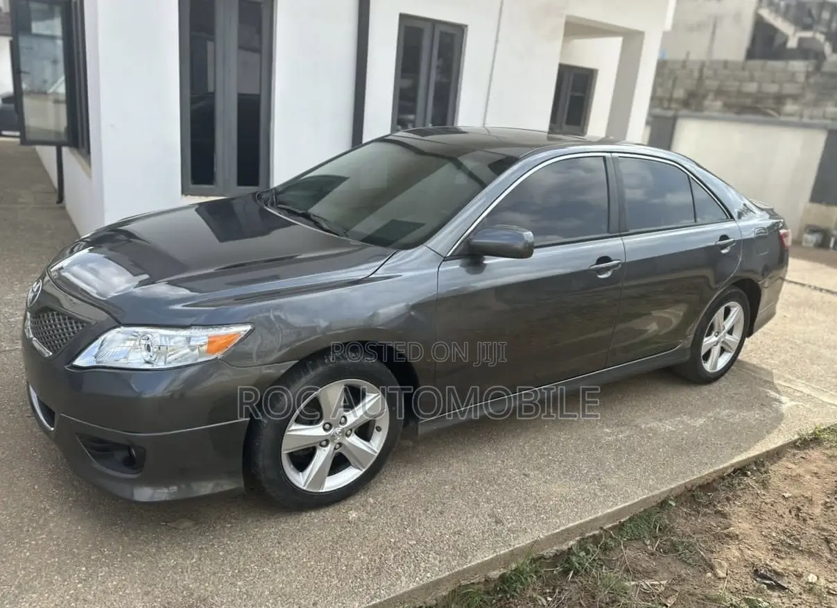 Toyota Camry 2010 Gray