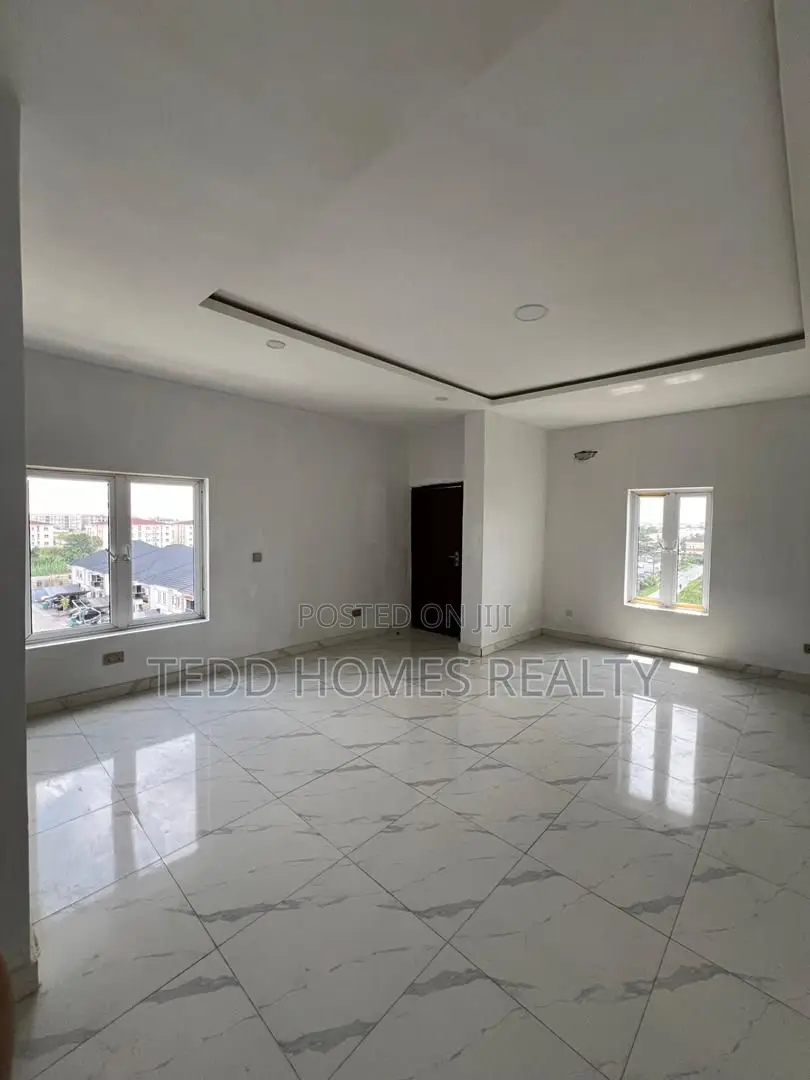 3bdrm Apartment in Osapa for rent