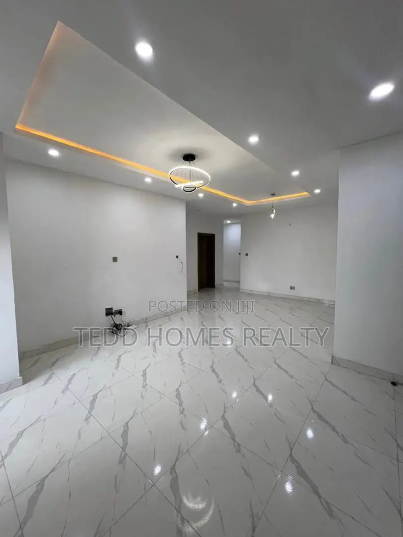 3bdrm Apartment in Osapa for rent