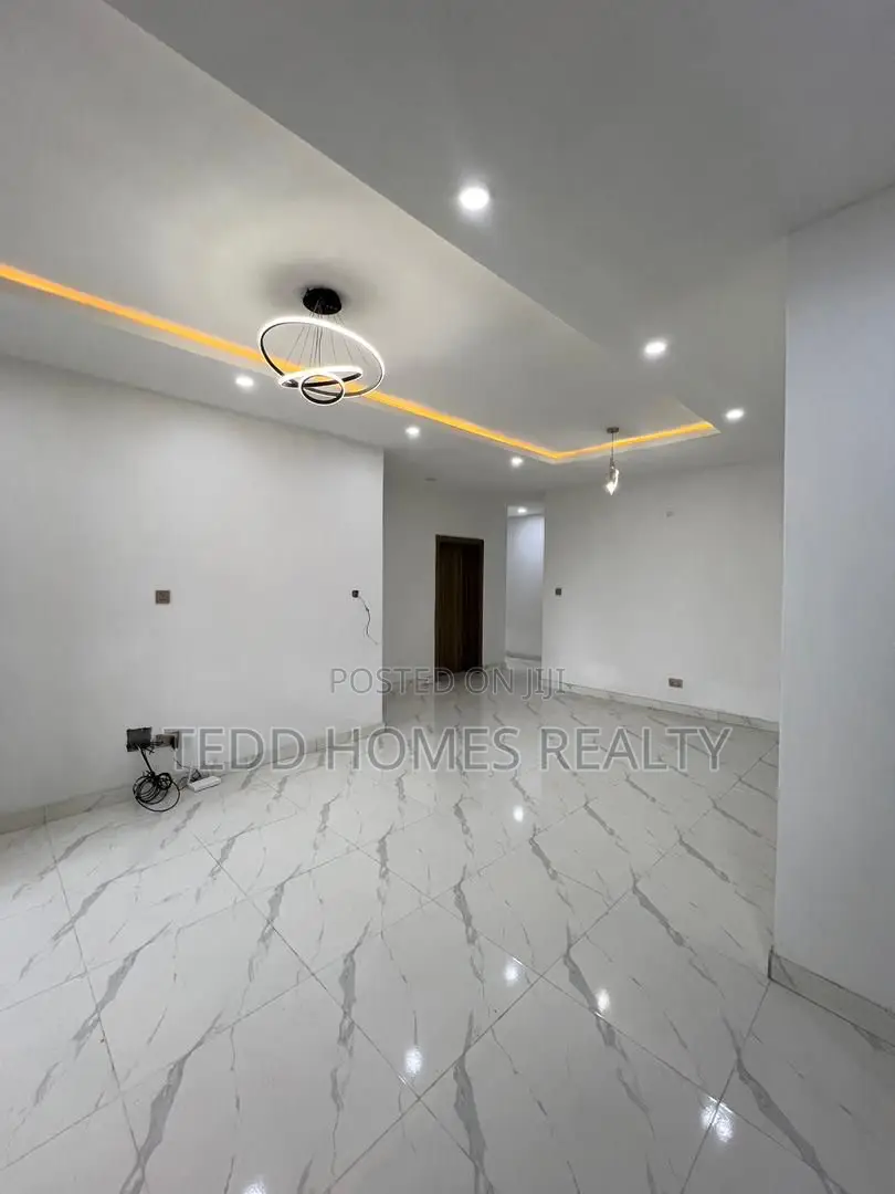 3bdrm Apartment in Osapa for rent