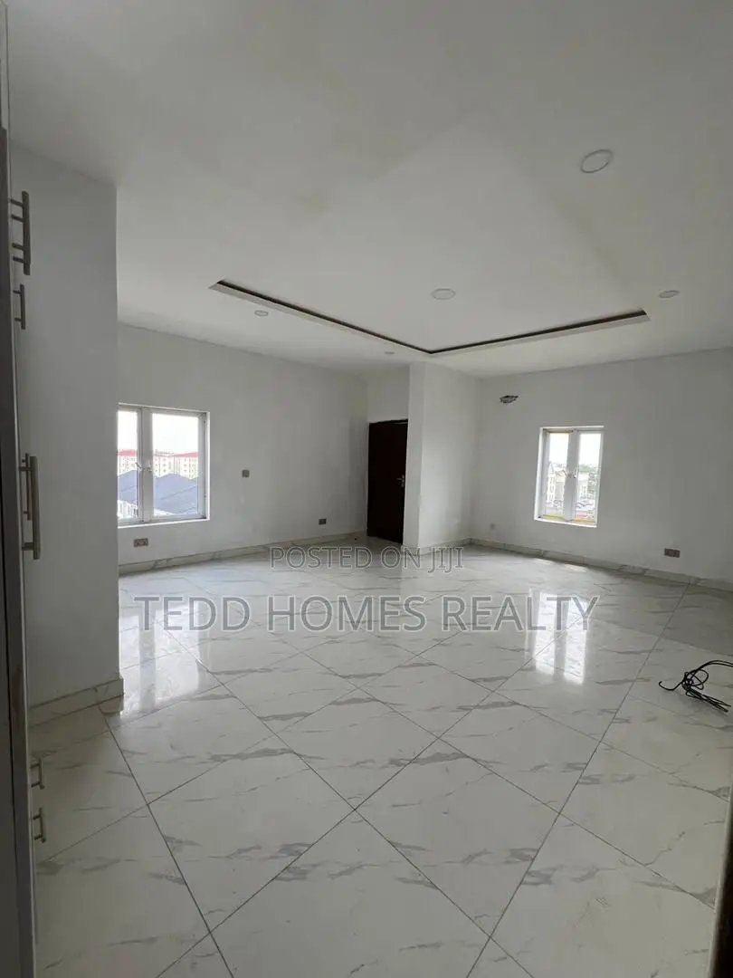 3bdrm Apartment in Osapa for rent