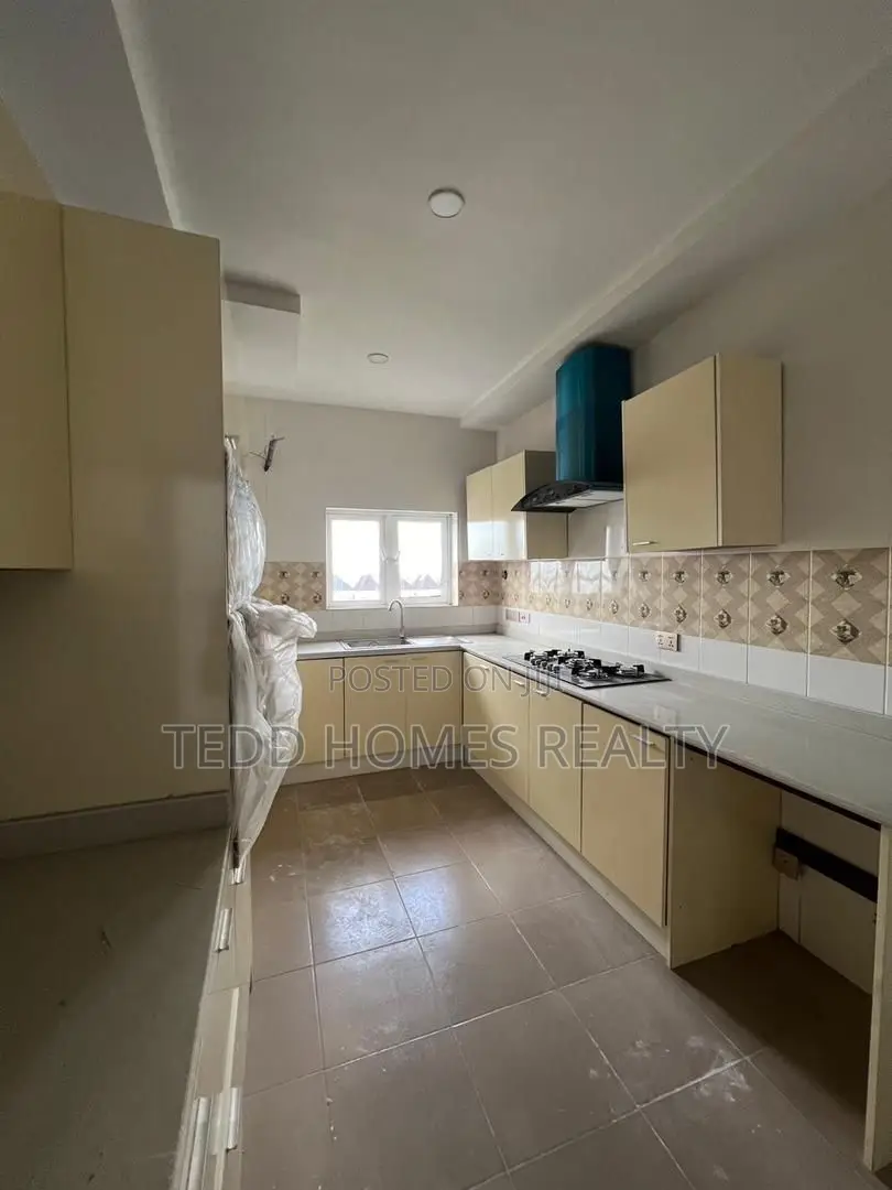 3bdrm Apartment in Osapa for rent
