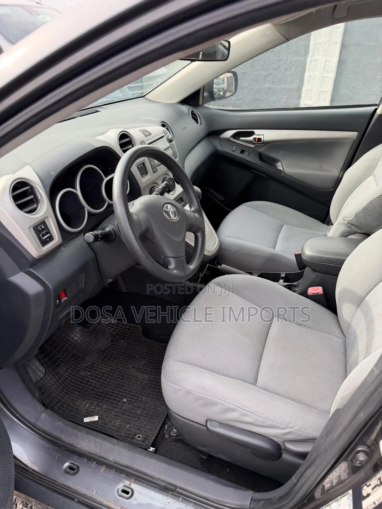 Toyota Matrix Hatchback FWD (1.8L 4cyl 5M) 2010 Gray