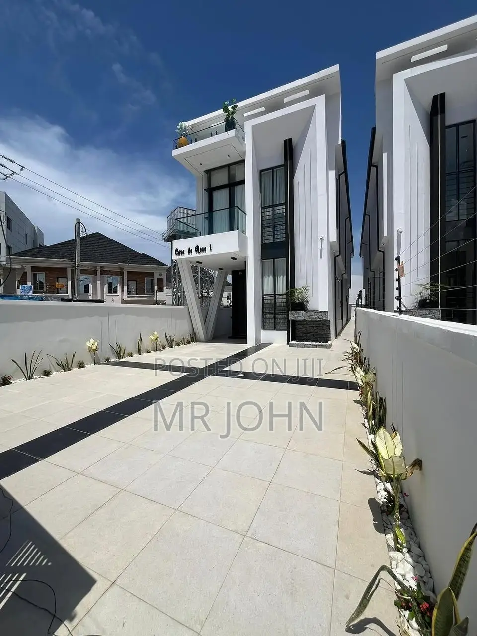 5bdrm Mansion in Ikota, Lekki for sale