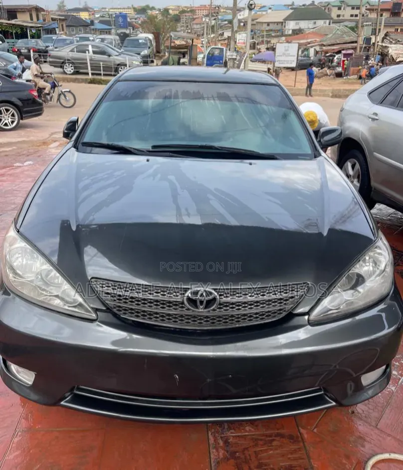 Toyota Camry 2005 Gray